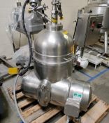 Westfalia Centrifuge/Separator, Model MM5004, Type 3FM 66-6-0. 86, S/N1618097 with 600 RPM