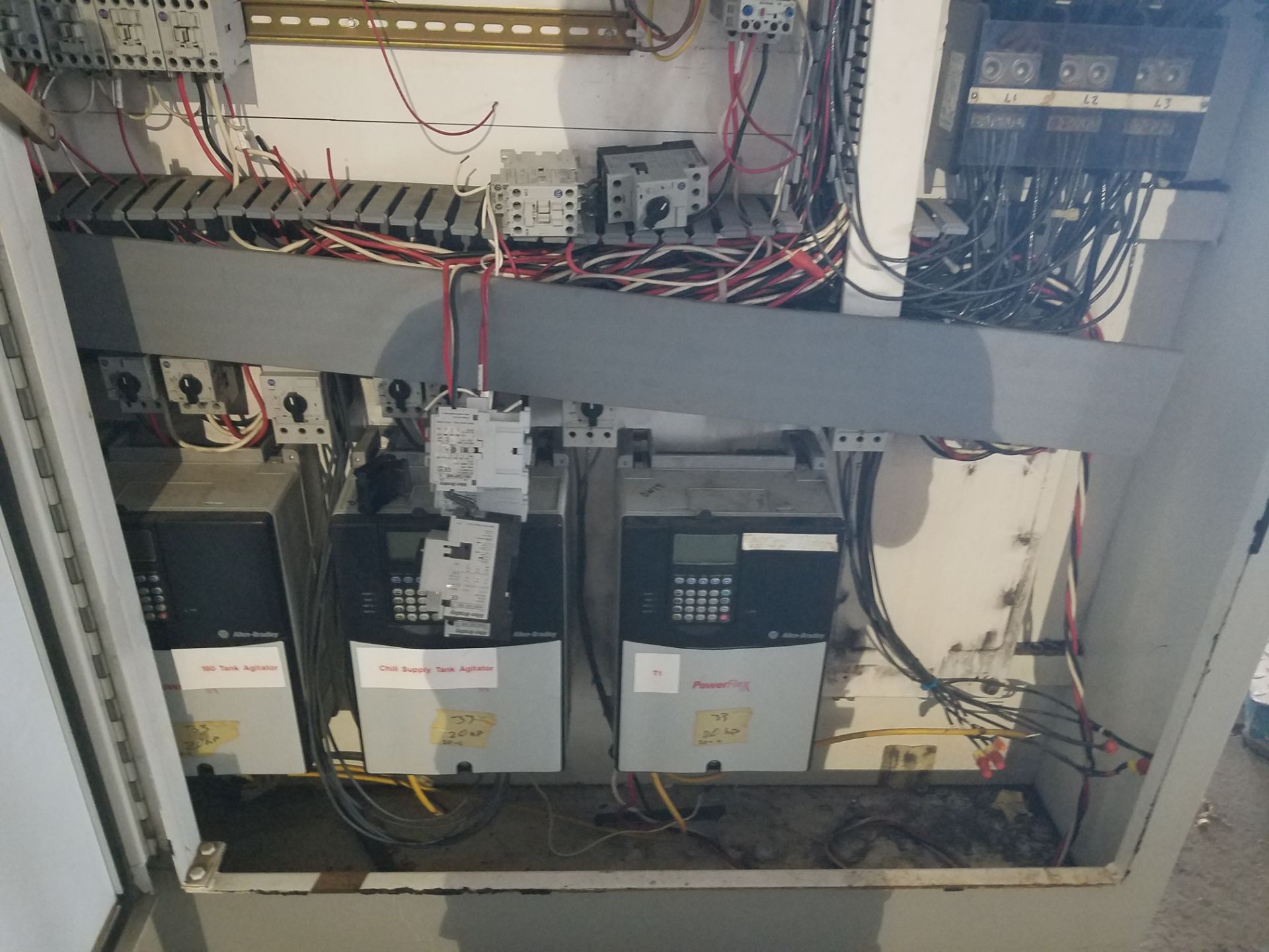 Electric Control Panel - Aprox. 84 x 12 x 72 with (3) Allen Bradley PowerFlex VFDs ( - Image 2 of 4