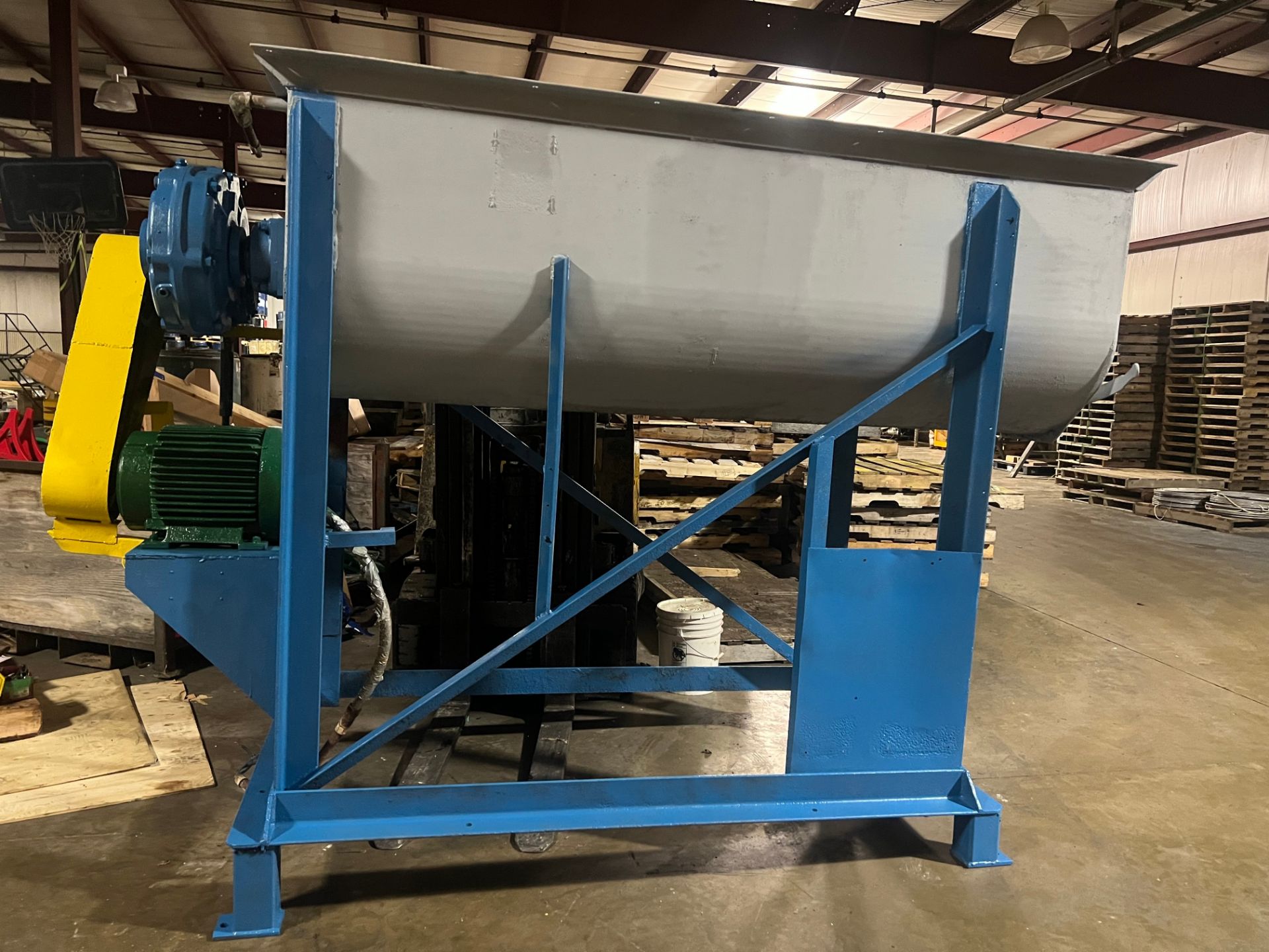 Ribbon Blender 34Cu-Ft (approx.) Square side discharge, gears box and drive motor. (LOCATED IN IOWA,
