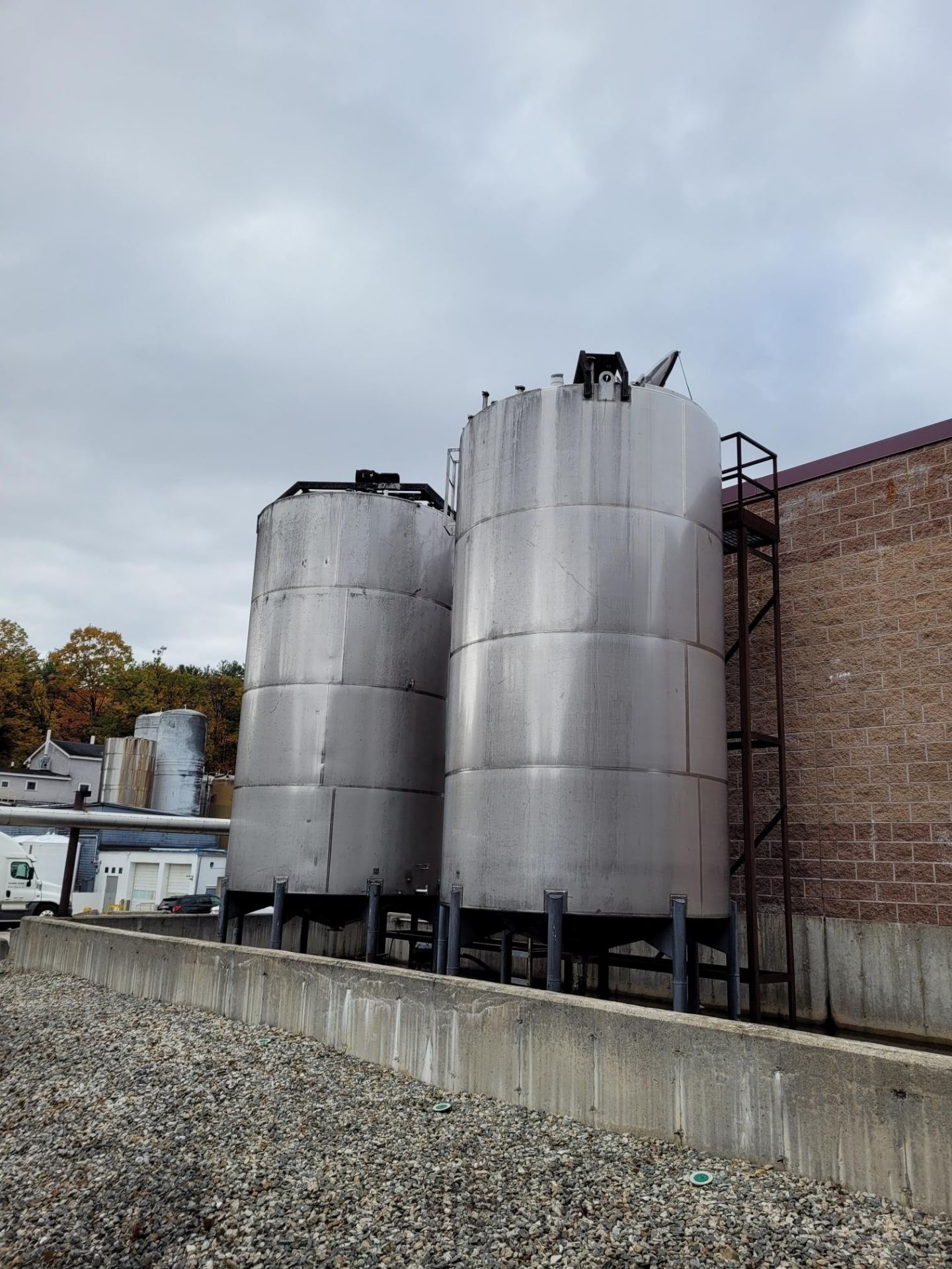 Aprox. 7,500 Gal. Capacicty S/S Single Wall Vertical Conical Bottom Blend Tank (Load Fee $2,950) - Image 2 of 14