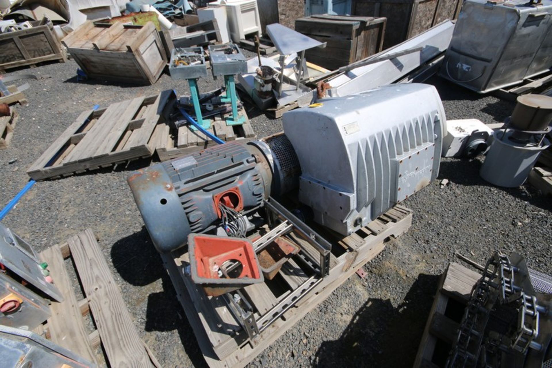 Buusch 30 hp Vacuum Pump, Type: RCJ630.B4Z6.1015, S/N C6417, with 1180 RPM Motor (HANDLING, LOADING,