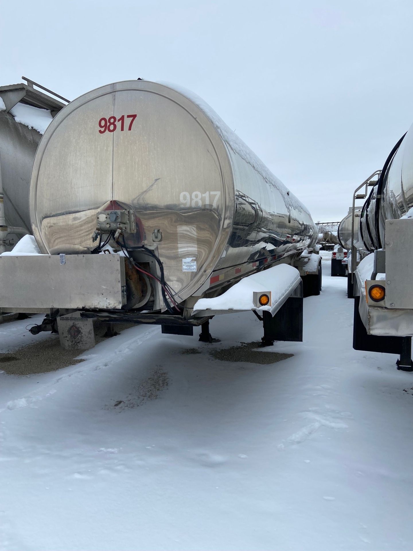 WALKER 6,200 GALLON S/S AUGER TANK TRAILER, S/N 1W9S44269WN001300, APPROX. 6,913 KG (LOCATED IN - Image 4 of 5