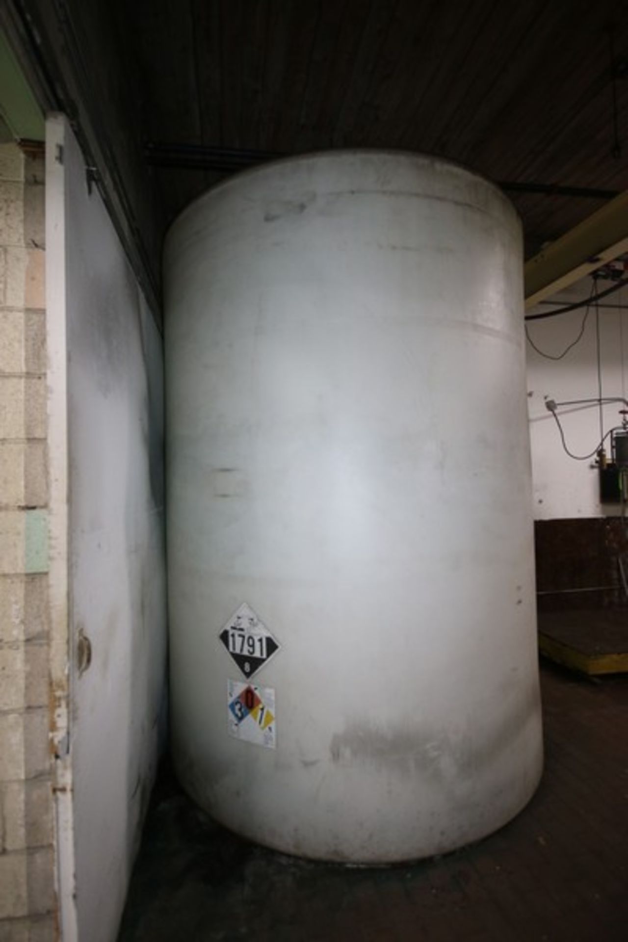 4,000 Gal. Vertical Plastic Tank, with Centrifugal Pump (LOCATED IN WOONSOCKET, RI) - Image 2 of 4