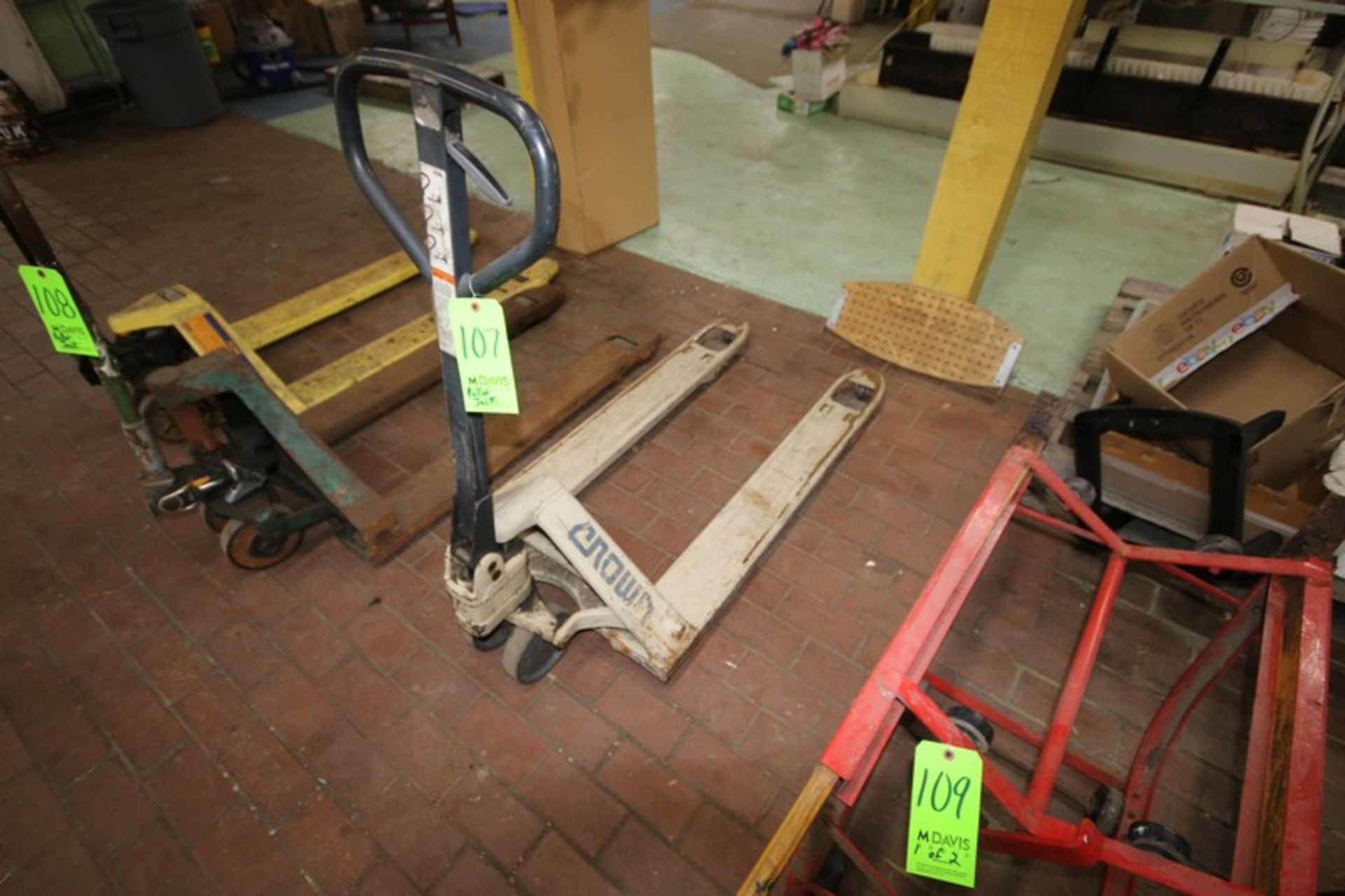 Crown Hydraulic Pallet Jack, 5,500 lb. Capacity (LOCATED IN WOONSOCKET, RI)