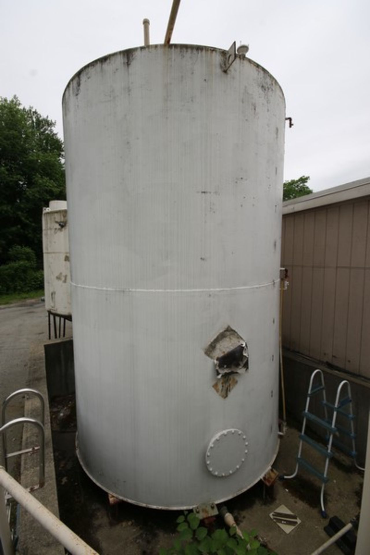 Aprox. 10,000 Gal. Vertical Chemical Tank, with Painted Exterior (LOCATED IN WOONSOCKET, RI)