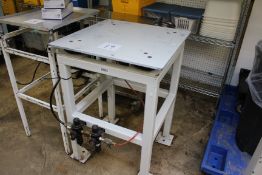 Vibrating table 24" x 24" on casters air operated motor