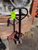 NORTHERN INDUSTRIAL TOOLS 5,500 LB PNEUMATIC PALLET JACK