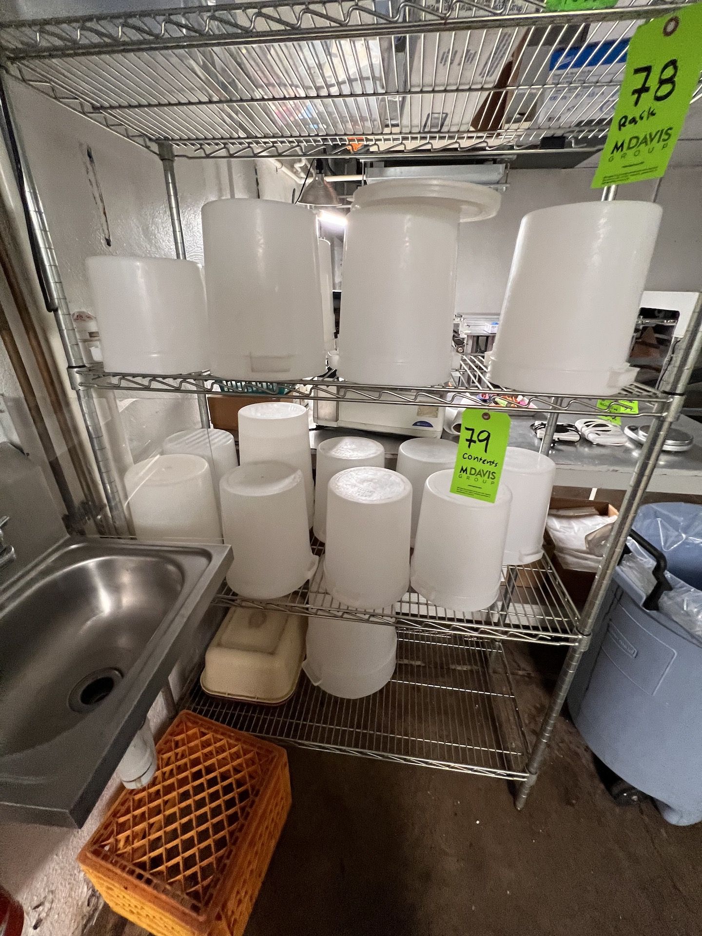 CONTENTS OF RACK, INCLUDES ASSORTED PARADE BO800 AND OTHER SIZE CONTAINTERS, VARIOUS SIZES, QUART