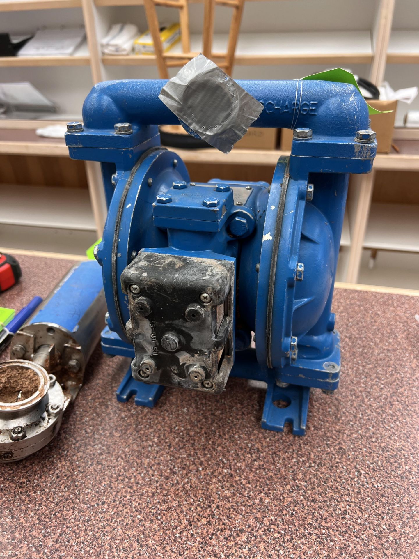 SANDPIPER 1" BELLOW DIAPHRAGM PUMP, S/N 1981368, 125 PSI, INCLUDES EGMO PNEUMATIC 2" S/S BUTTERFLY - Image 4 of 4