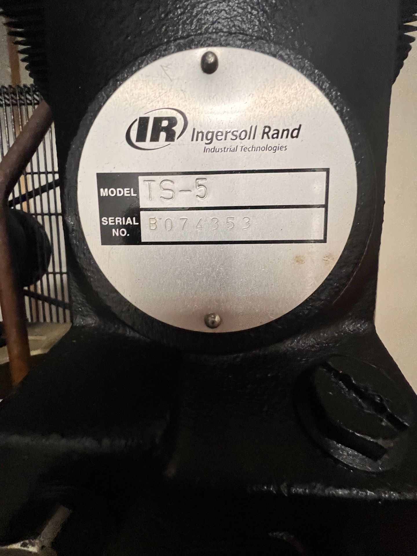 INGERSOL RAND RECIPROCATING AIR COMPRESSOR, MODEL TS4N5, S/N 1011010276, 5 HP, 3450 RPM, - Bild 5 aus 14