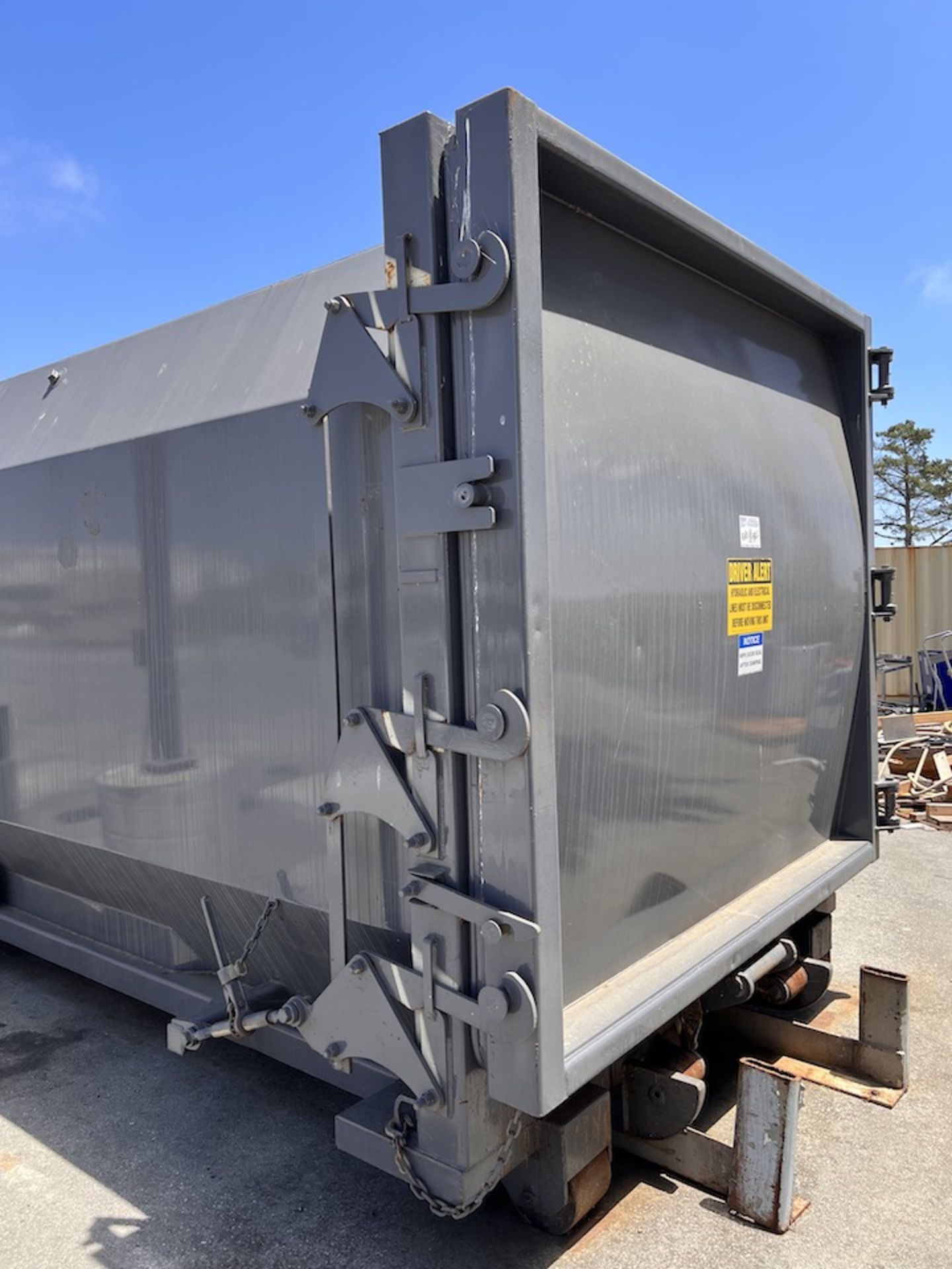 2021 TRASH COMPACTOR WITH HYDRAULIC POWER PACK - Image 12 of 20