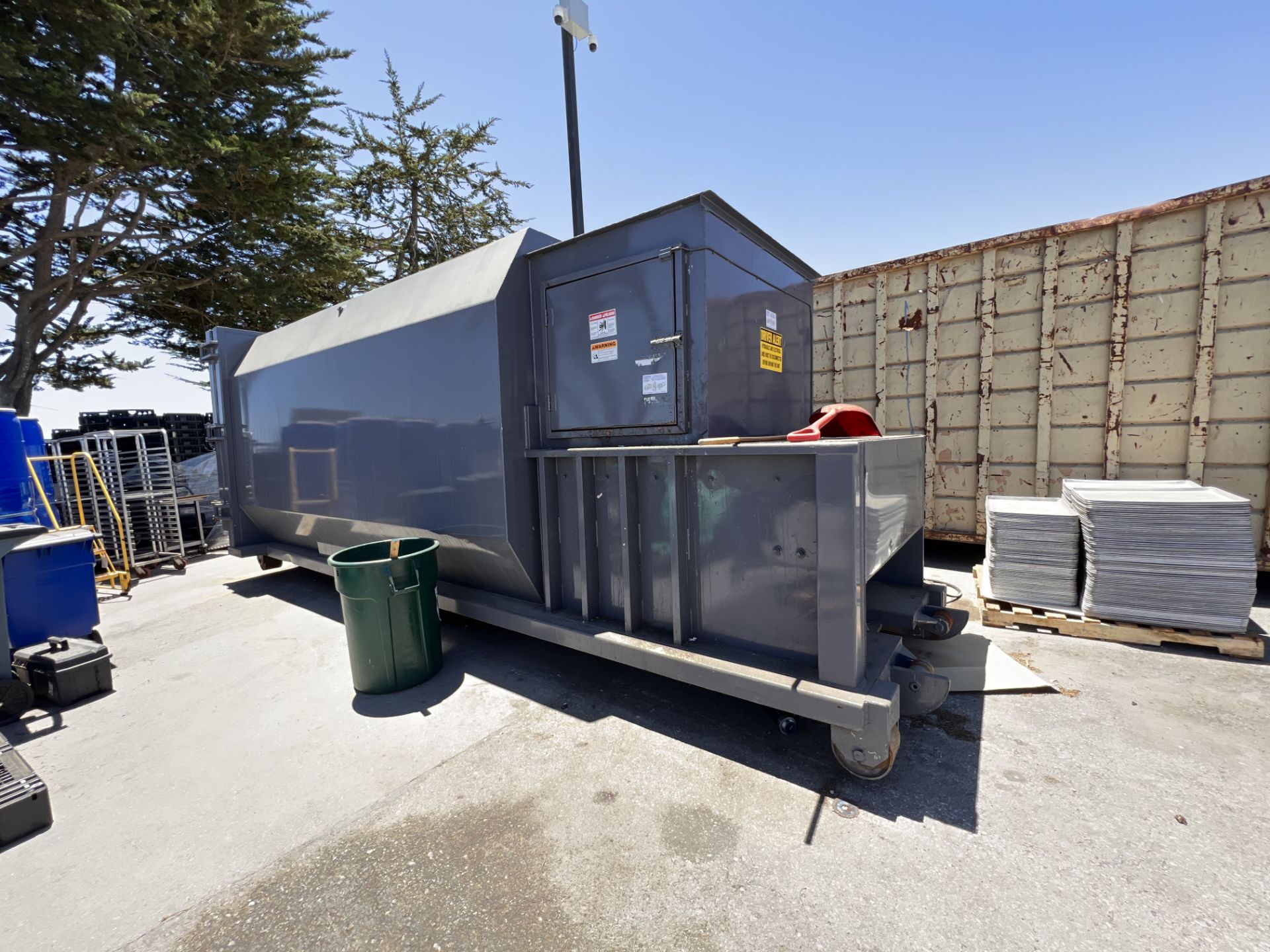 2021 TRASH COMPACTOR WITH HYDRAULIC POWER PACK - Image 3 of 20