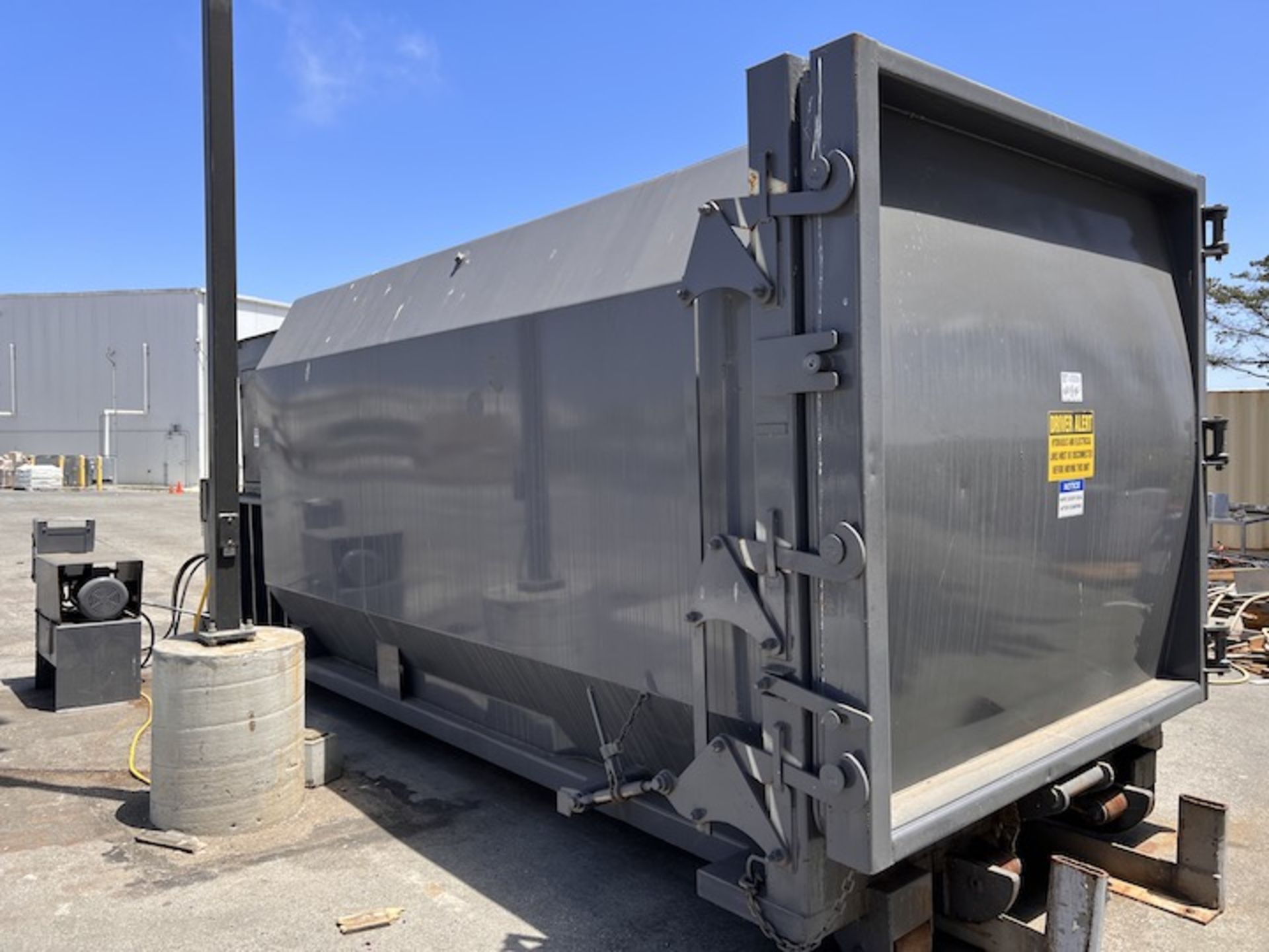 2021 TRASH COMPACTOR WITH HYDRAULIC POWER PACK - Image 13 of 20