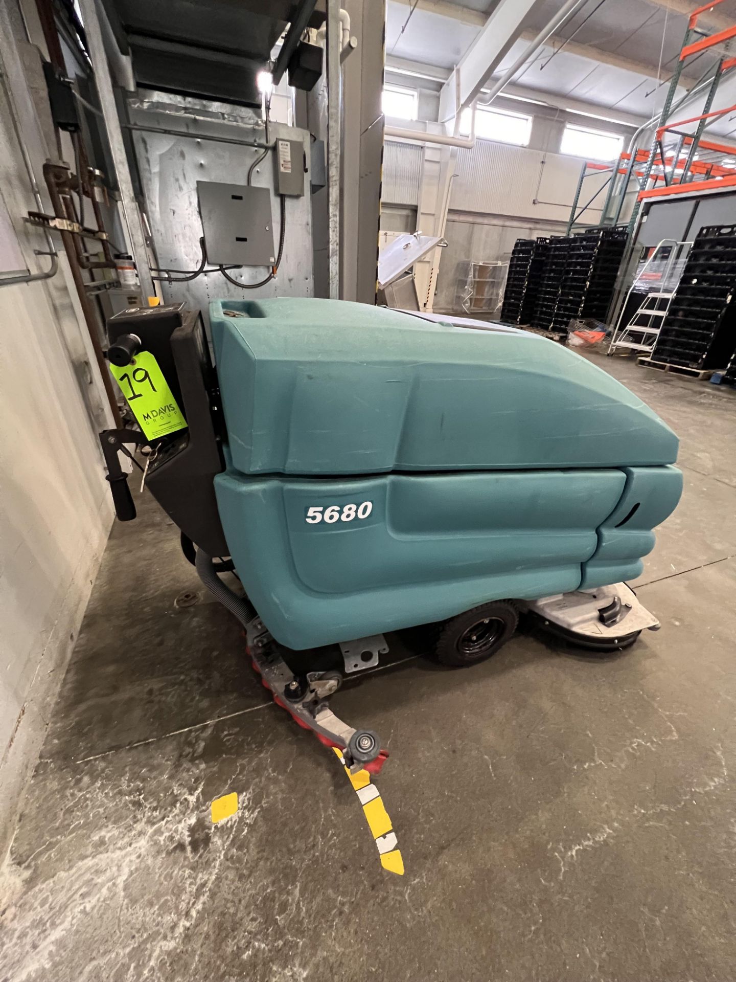 TENANT WALK-BEHIND FLOOR SCRUBBER, MODEL 5680, 3668 HOURS - Bild 6 aus 14