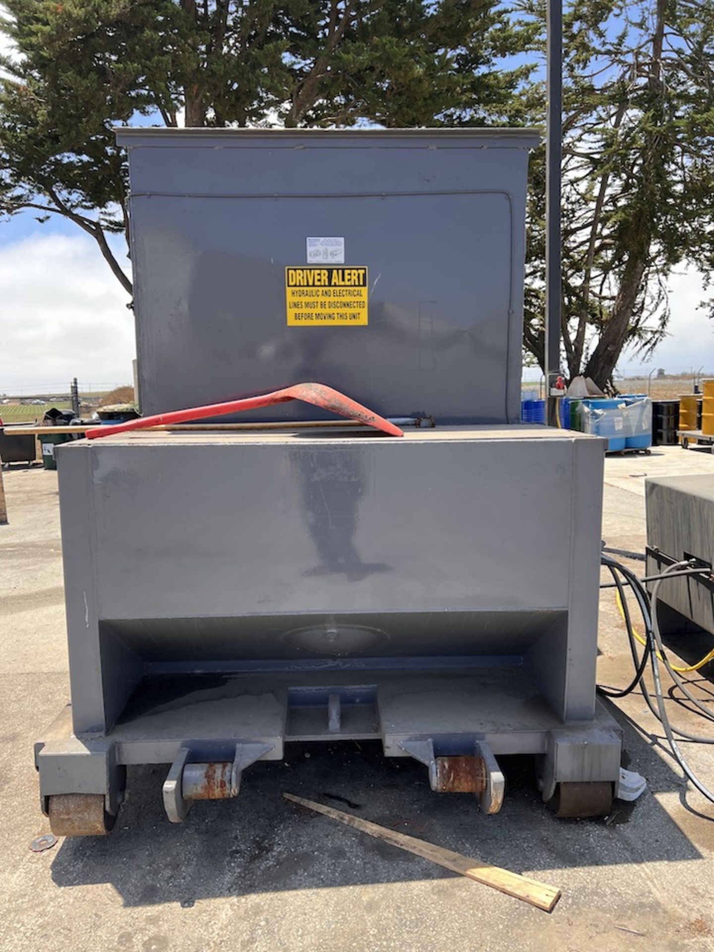 2021 TRASH COMPACTOR WITH HYDRAULIC POWER PACK - Image 19 of 20