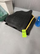 PALLET WITH RUBBER MATS