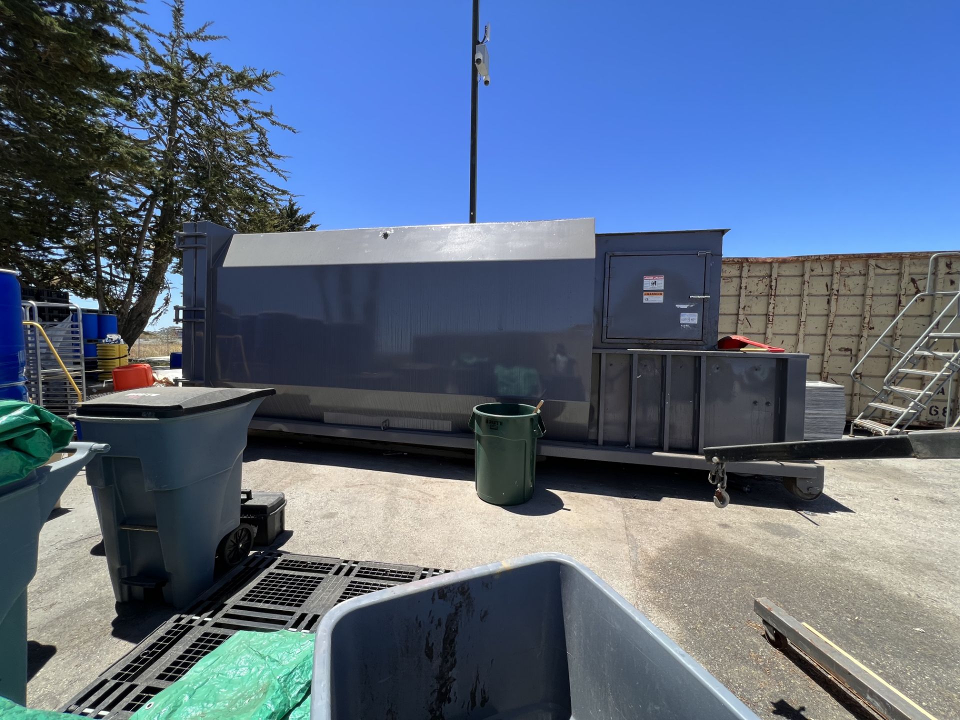 2021 TRASH COMPACTOR WITH HYDRAULIC POWER PACK - Image 2 of 20