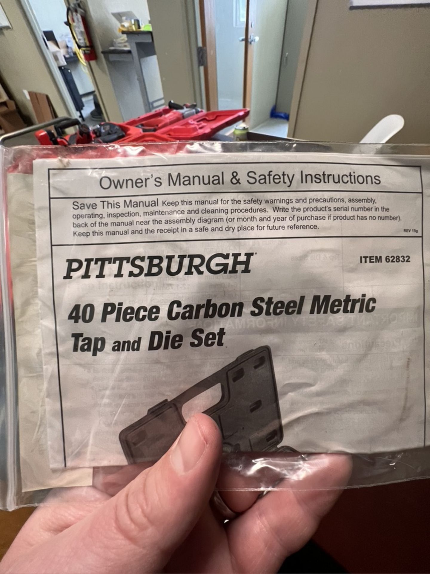 (2) PITTSBURGH 40 PIECE CARBON STEEL SAE AND METRIC TAP AND DIE SETS - Image 5 of 5