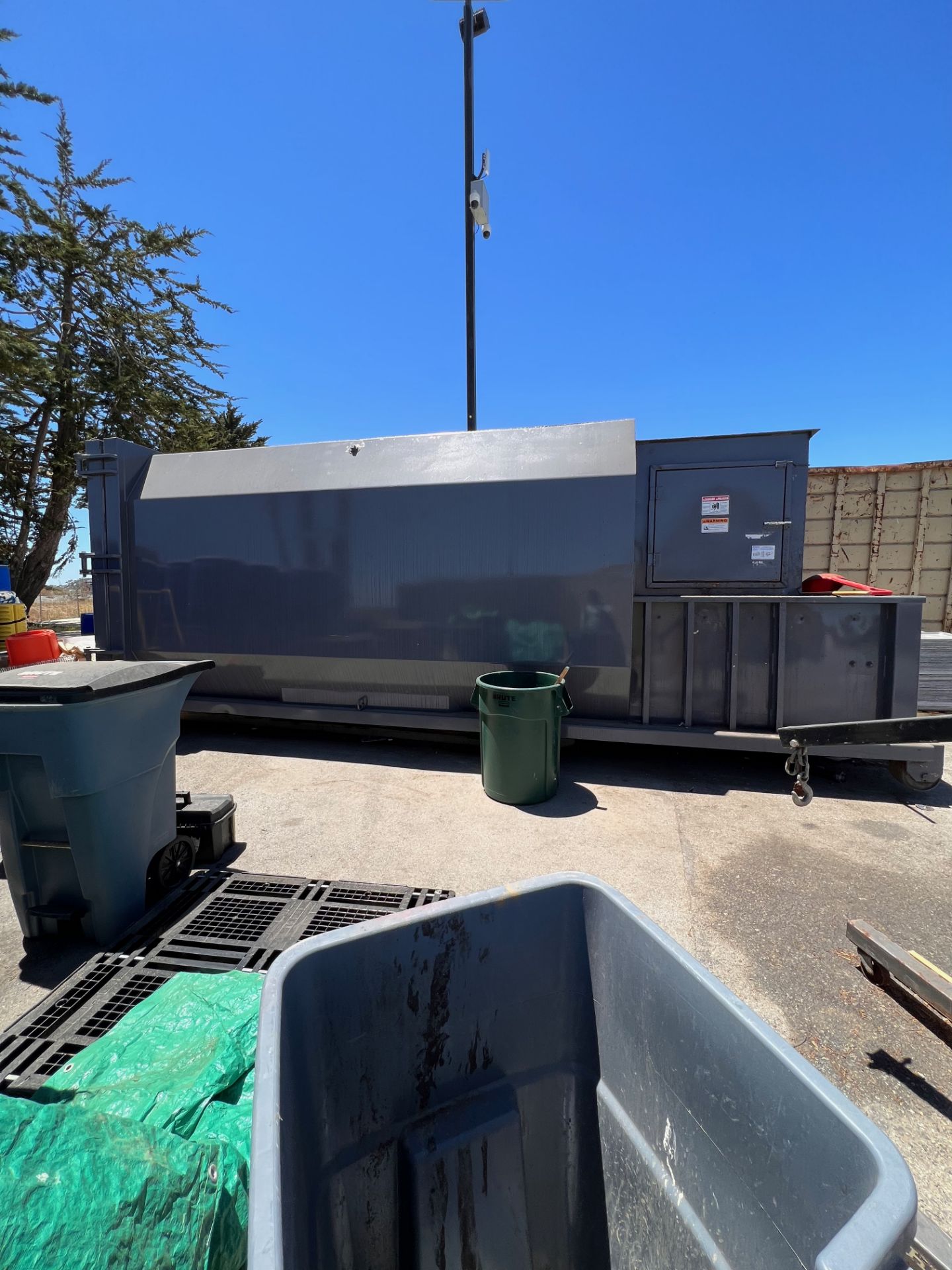 2021 TRASH COMPACTOR WITH HYDRAULIC POWER PACK