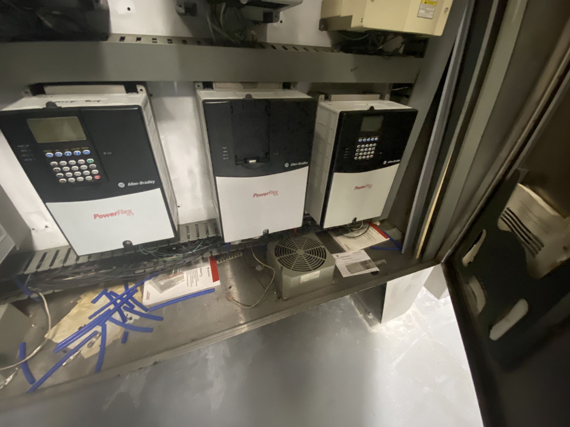 Double Door S/S Control Panel, with (10) Allen-Bradley VFDs, with (1) Allen-Bradley PowerFlex - Image 5 of 7