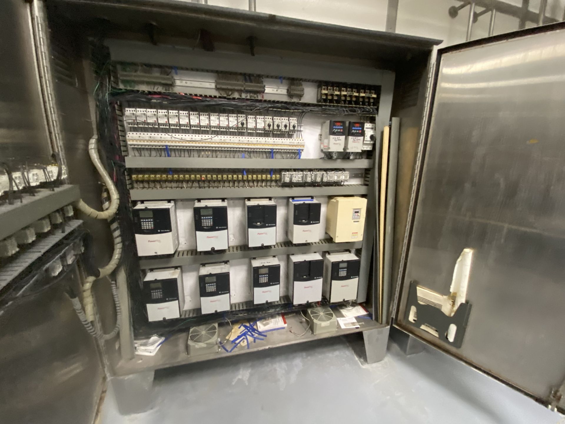 Double Door S/S Control Panel, with (10) Allen-Bradley VFDs, with (1) Allen-Bradley PowerFlex - Image 2 of 7