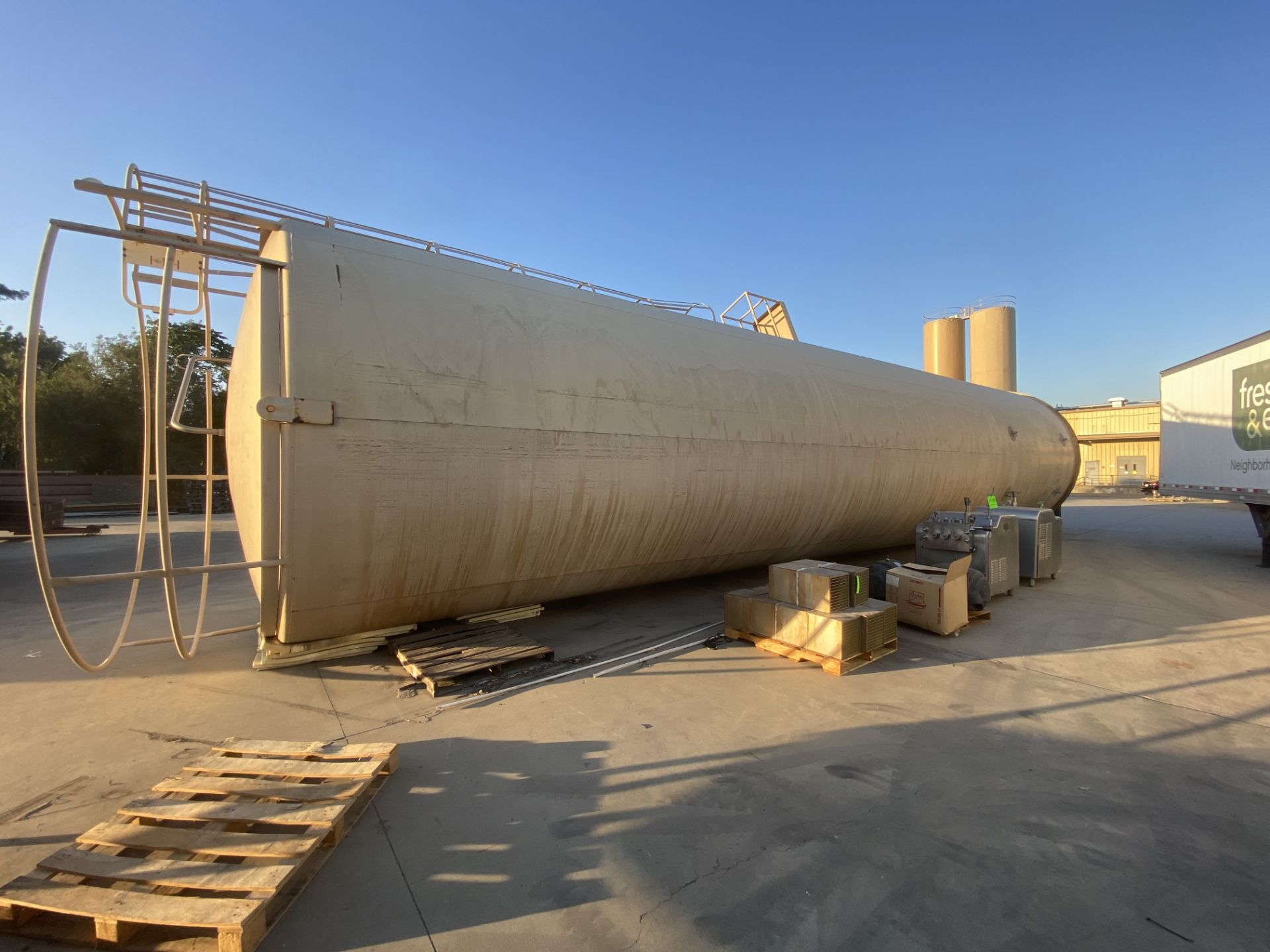 2009 Mueller 40,000 Gal. S/S Jacketed Silo, S/N 394872-2(NOTE: with Some Top Damage) (LOCATED IN SAN