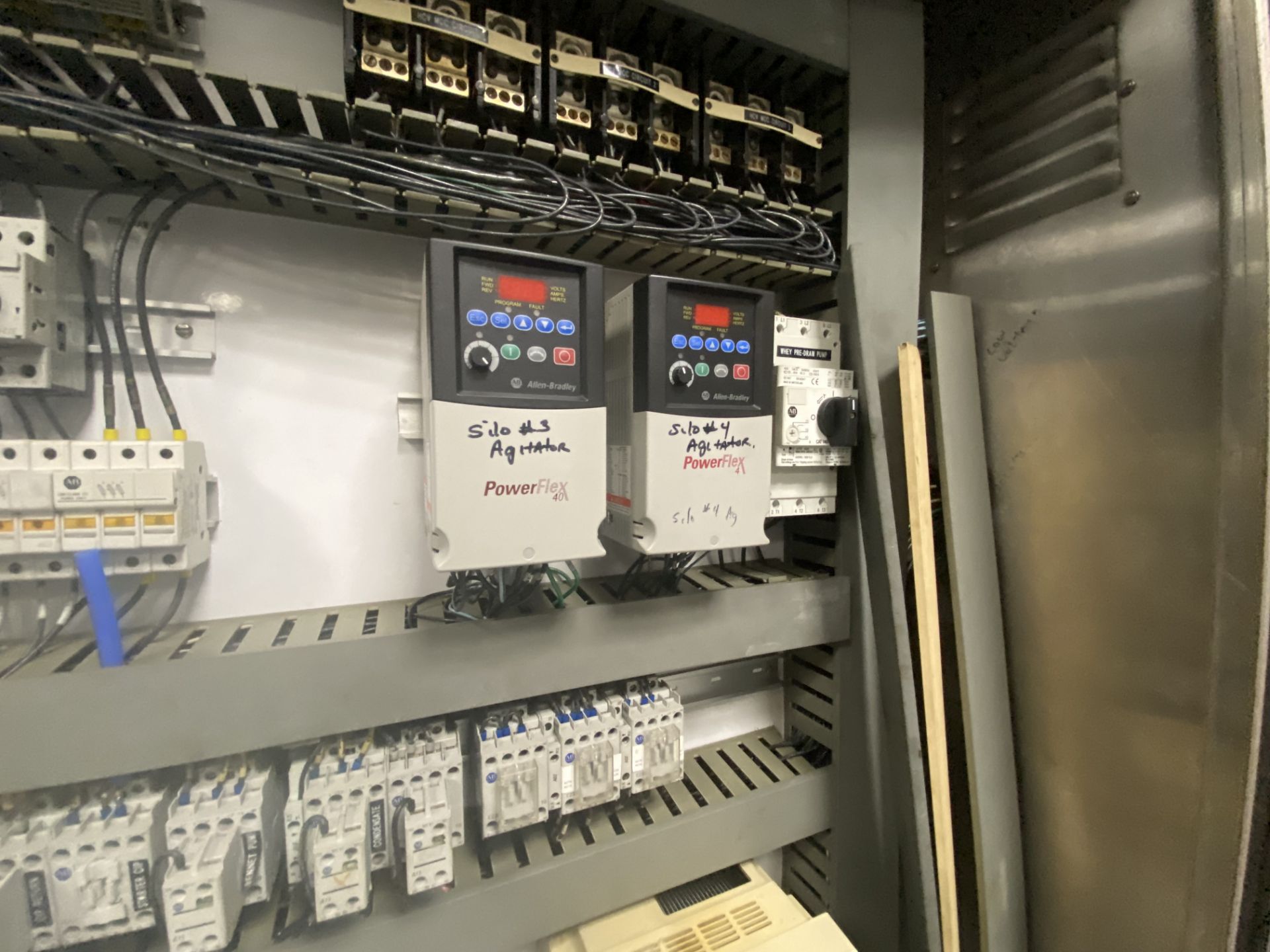 Double Door S/S Control Panel, with (10) Allen-Bradley VFDs, with (1) Allen-Bradley PowerFlex - Image 3 of 7