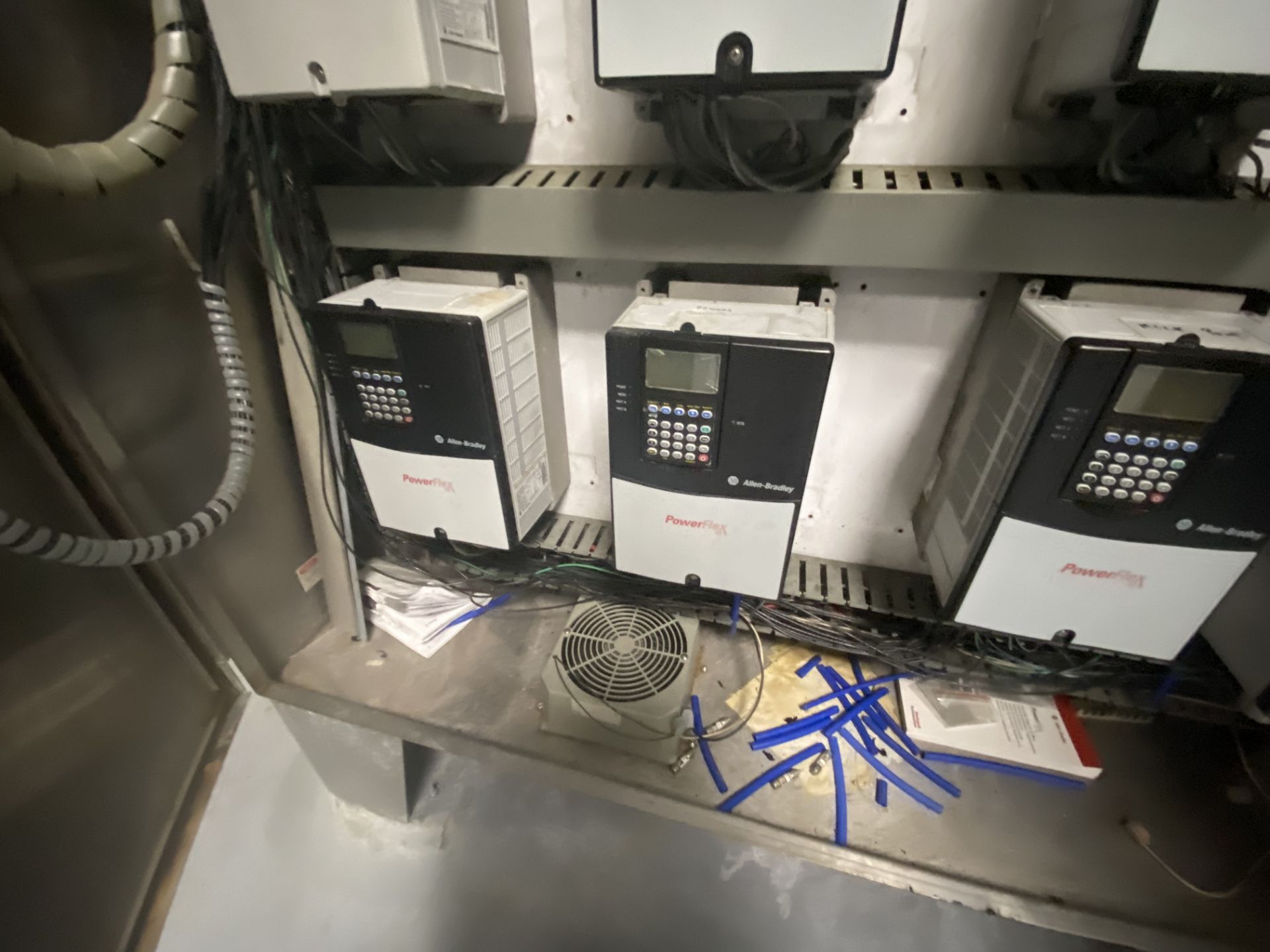 Double Door S/S Control Panel, with (10) Allen-Bradley VFDs, with (1) Allen-Bradley PowerFlex - Image 6 of 7