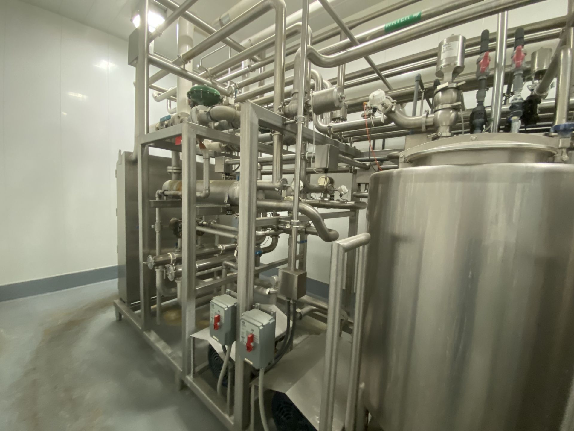 Raw & Pasteurized CIP Skid, Single Service System, with (2) Single Wall Tanks, with (2) She’ll & - Bild 3 aus 10