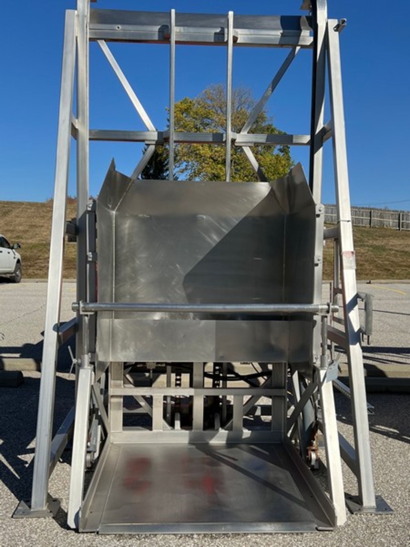MTC 3,000 LB TOTE DUMP COLUMN, MODEL H-LEC, S/N 073600, APPROX. 132” DUMP HEIGHT, FOR APPROX . 52” L - Image 2 of 6