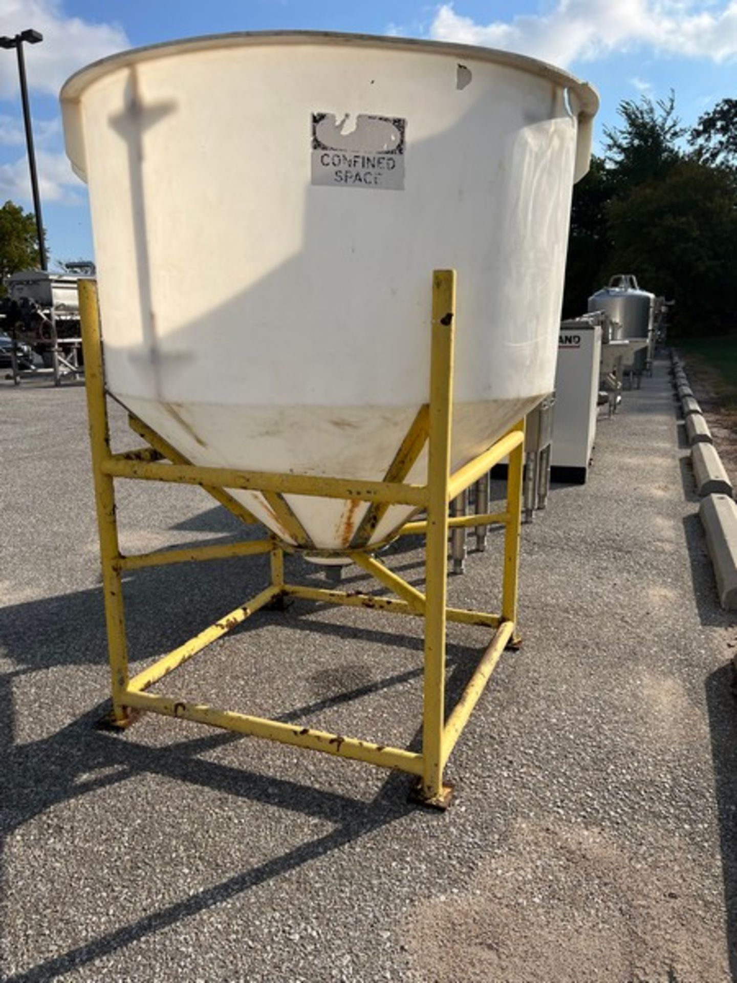 Plastic Holding Tank, with Cone Bottom (LOCATED IN NEBRASKA CITY, NE) - Bild 2 aus 5