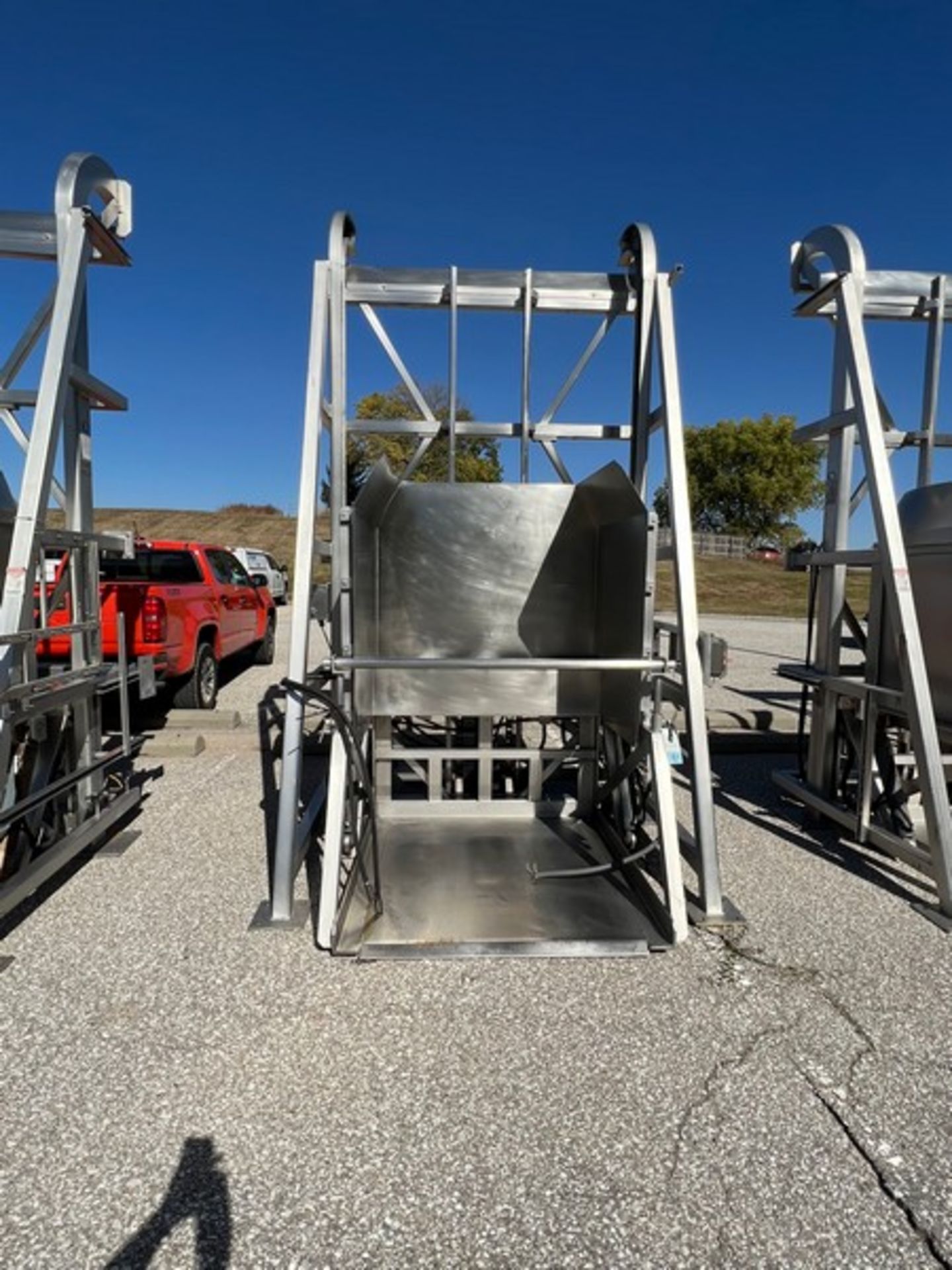 MTC 3,000 LB TOTE DUMP COLUMN, MODEL H-LEC, S/N 073605, APPROX. 132” DUMP HEIGHT, FOR APPROX . 52” L - Image 6 of 9