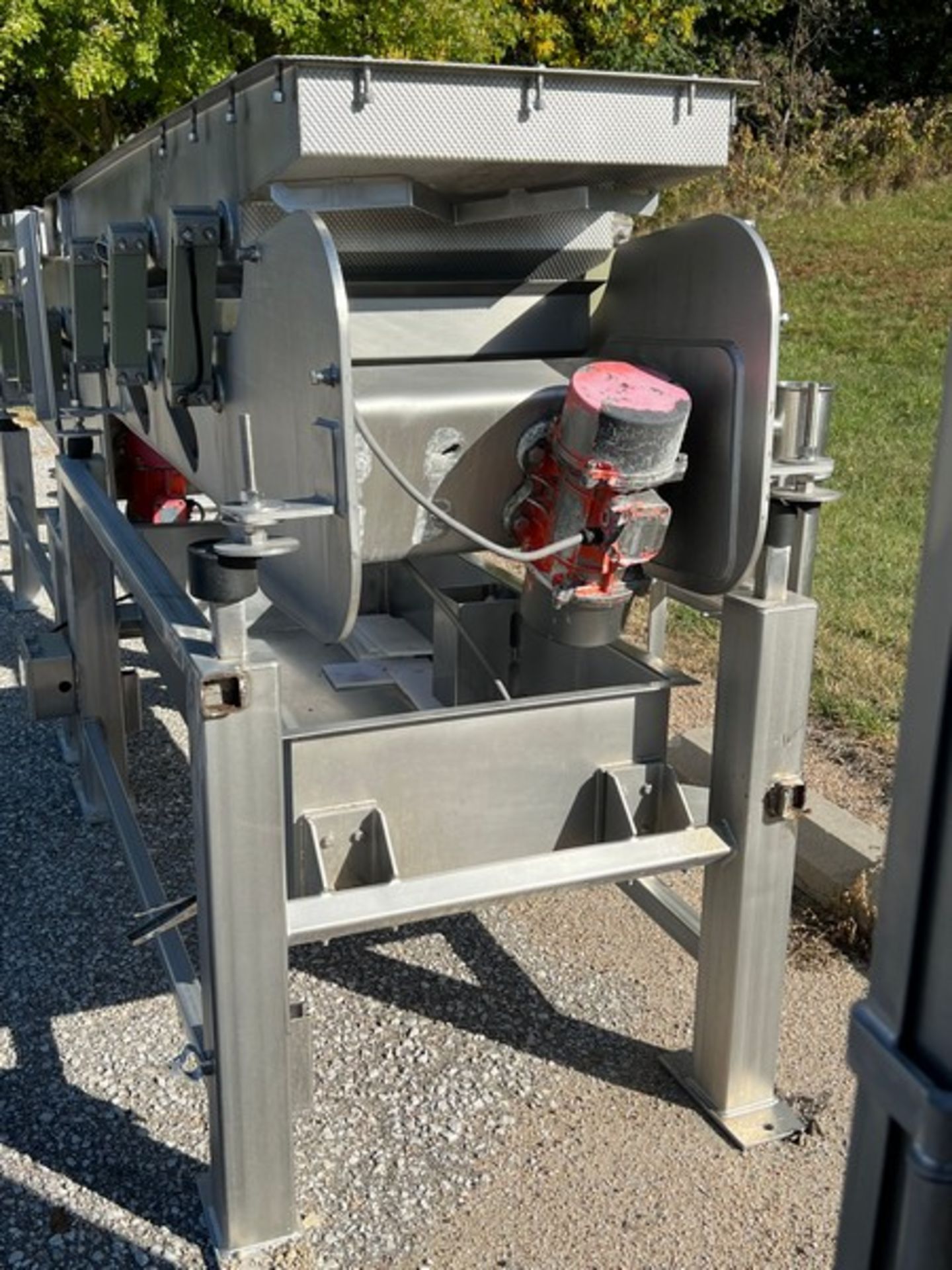 S/S SHAKER DECK, (2) APPROX. 68” L X 26” W SECTIONS (LOCATED IN NEBRASKA CITY, NE) - Image 2 of 11