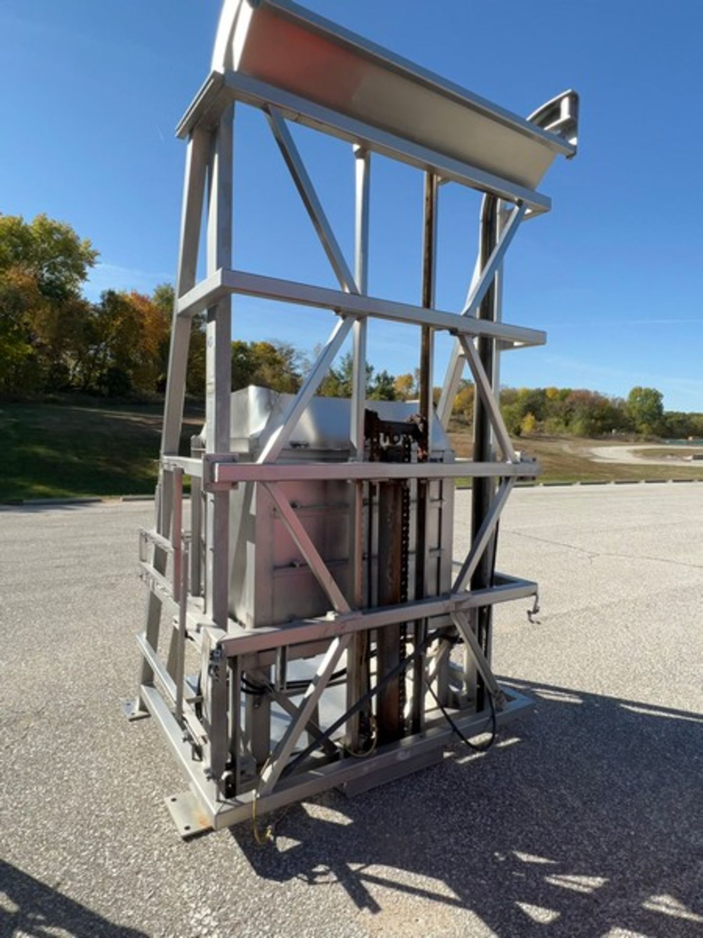 MTC 3,000 LB TOTE DUMP COLUMN, MODEL H-LEC, S/N 073599, APPROX. 132” DUMP HEIGHT, FOR APPROX . 52” L - Image 3 of 5