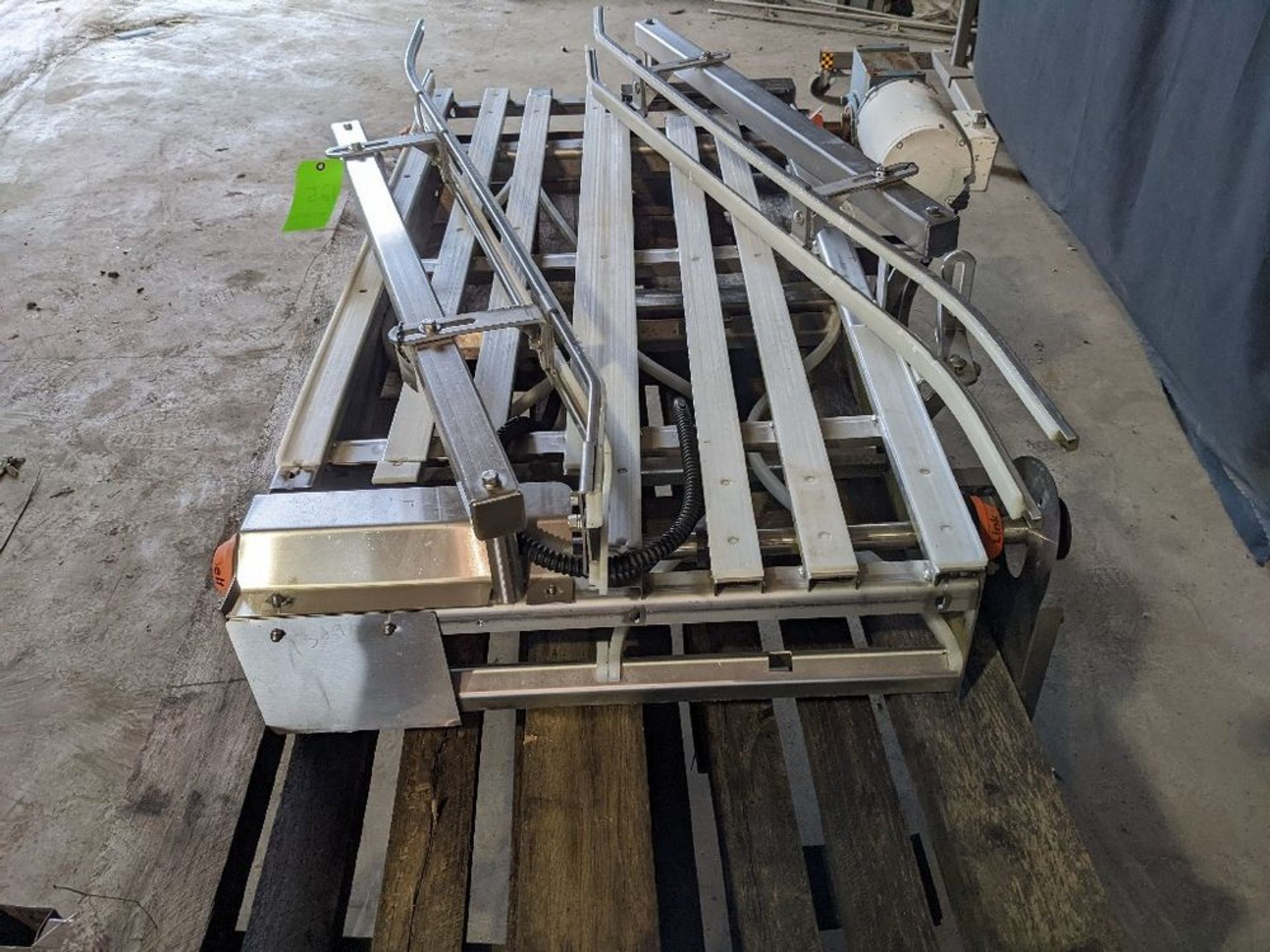 Qty (1) 15" Wide Sentry Matt Top Conveyor - 60"L Conveyor w/ Right to Left Side Shift - Realiance - Image 5 of 6