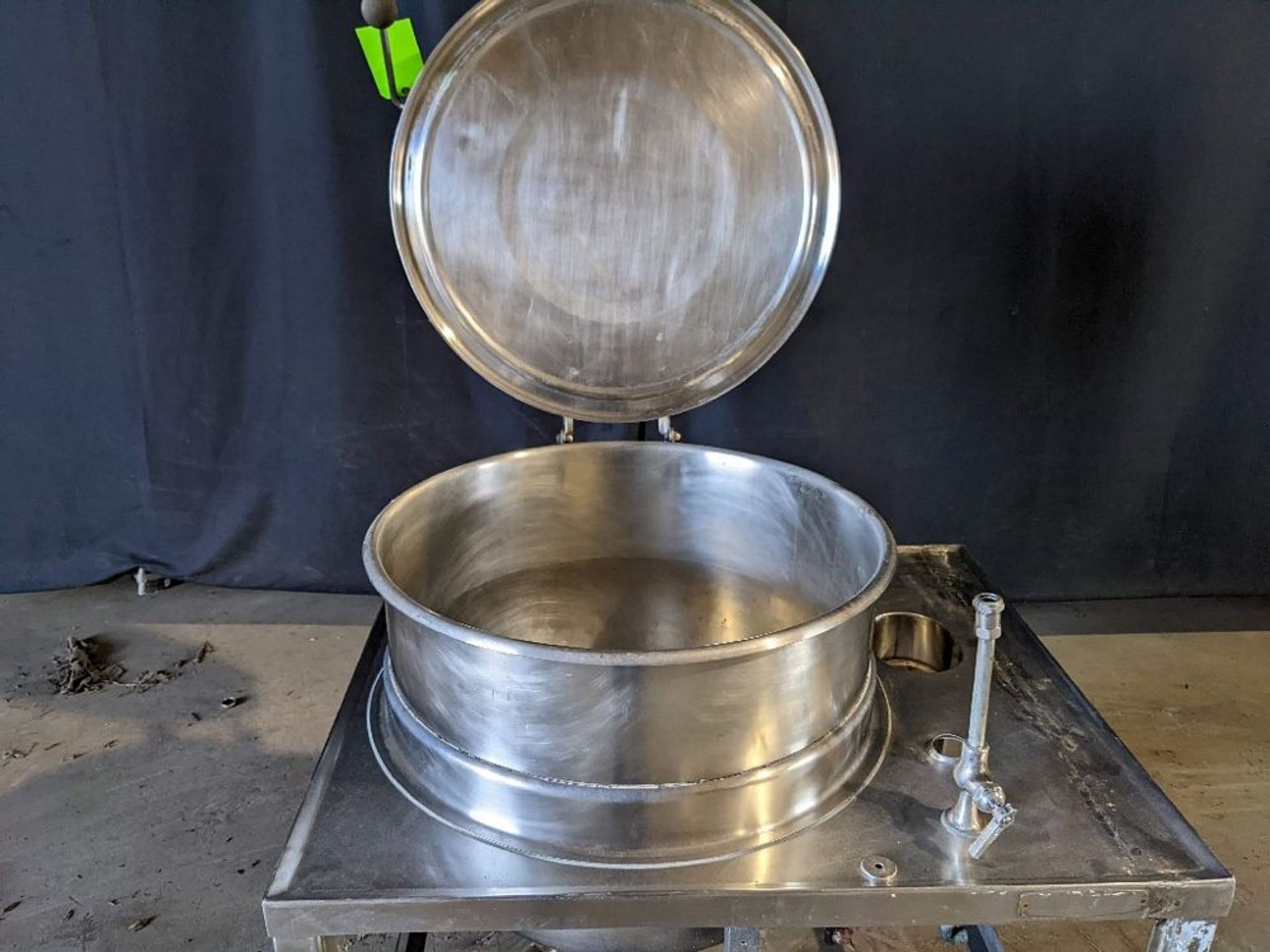 Qty (1) 40 Gallon Jacketed Kettle - Integrated with Stainless Table with Drain - Includes Hinged - Image 4 of 5