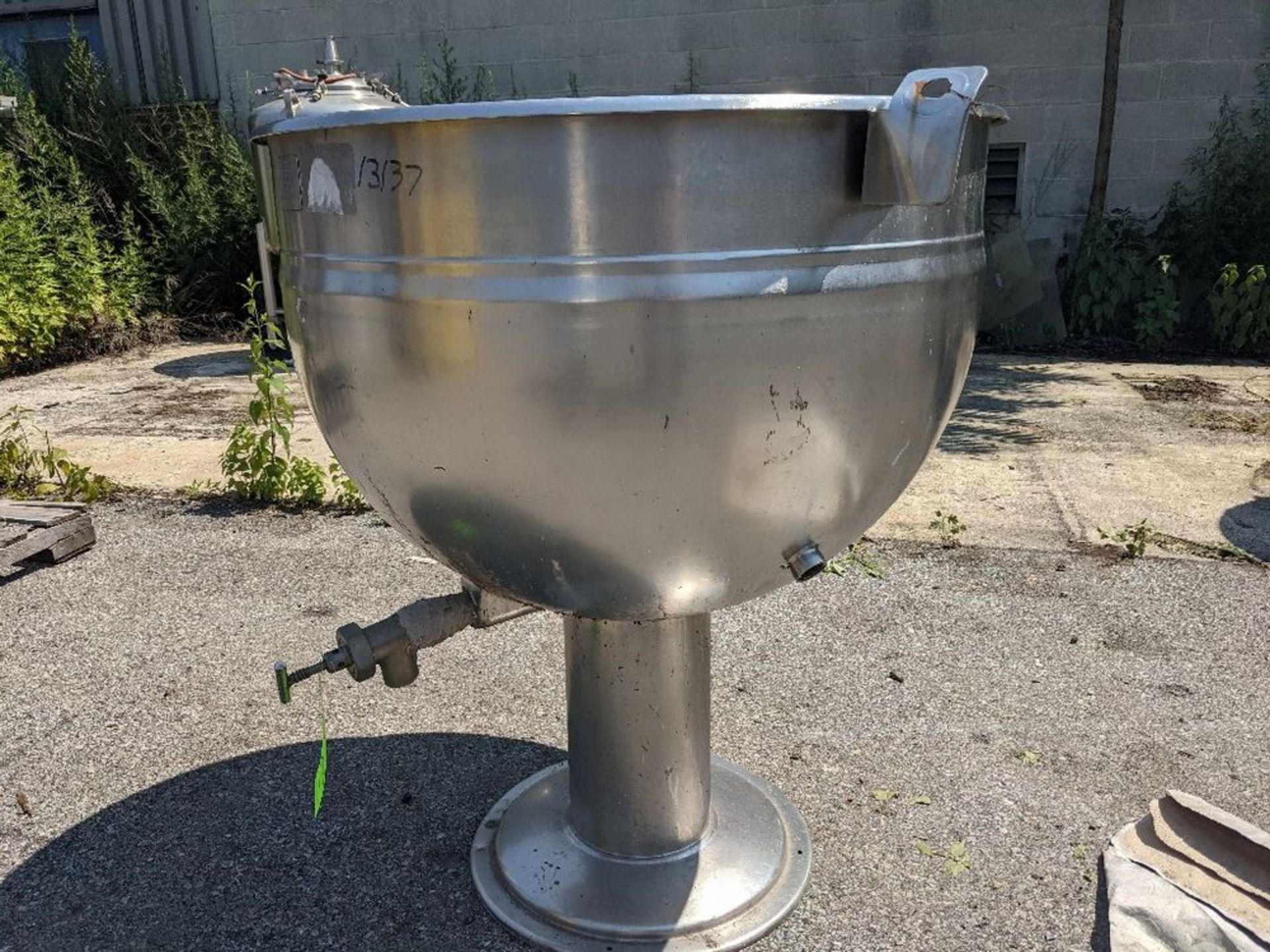 Qty (1) Legion Stainless Steel Jacketed Kettle 60 Gallon - 45 PSI - Jacket on half of product