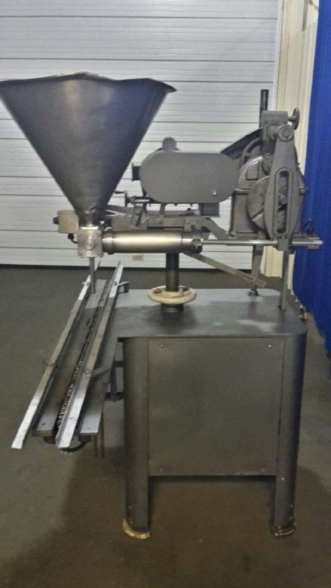 Qty (1) Elgin Inline Piston Filler - Single Head Piston Filler - 32 oz Piston Capacity - Lug feed - Image 5 of 7