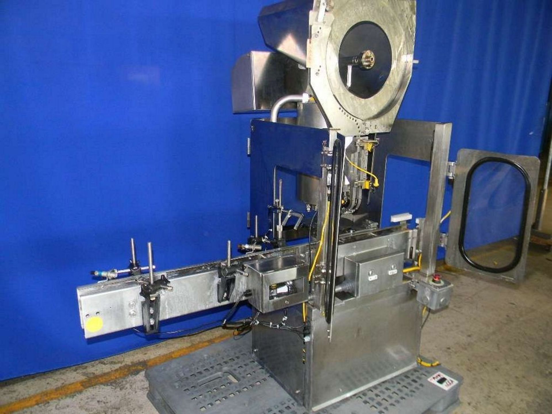 National Instrument 4 head Rotary West or Genesys Style Closure Machine - Runs west cap or genesis - Image 2 of 6