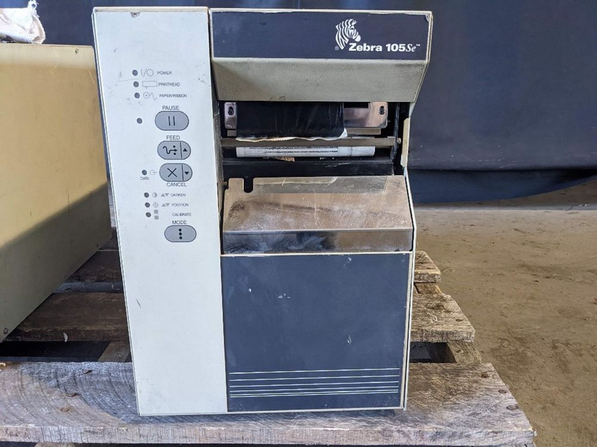 Qty (1) Zebra 105Se Thermal Transfer Label Printer - This Zebra printer serves for a wide variety of