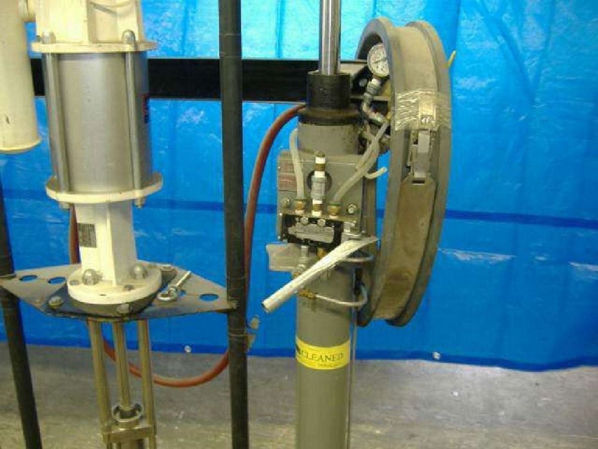 Qty (1) Pneumatic Drum Unloader - Sanitary - Pneumatic driven drum pump. - 22' diameter plunger with - Image 7 of 7