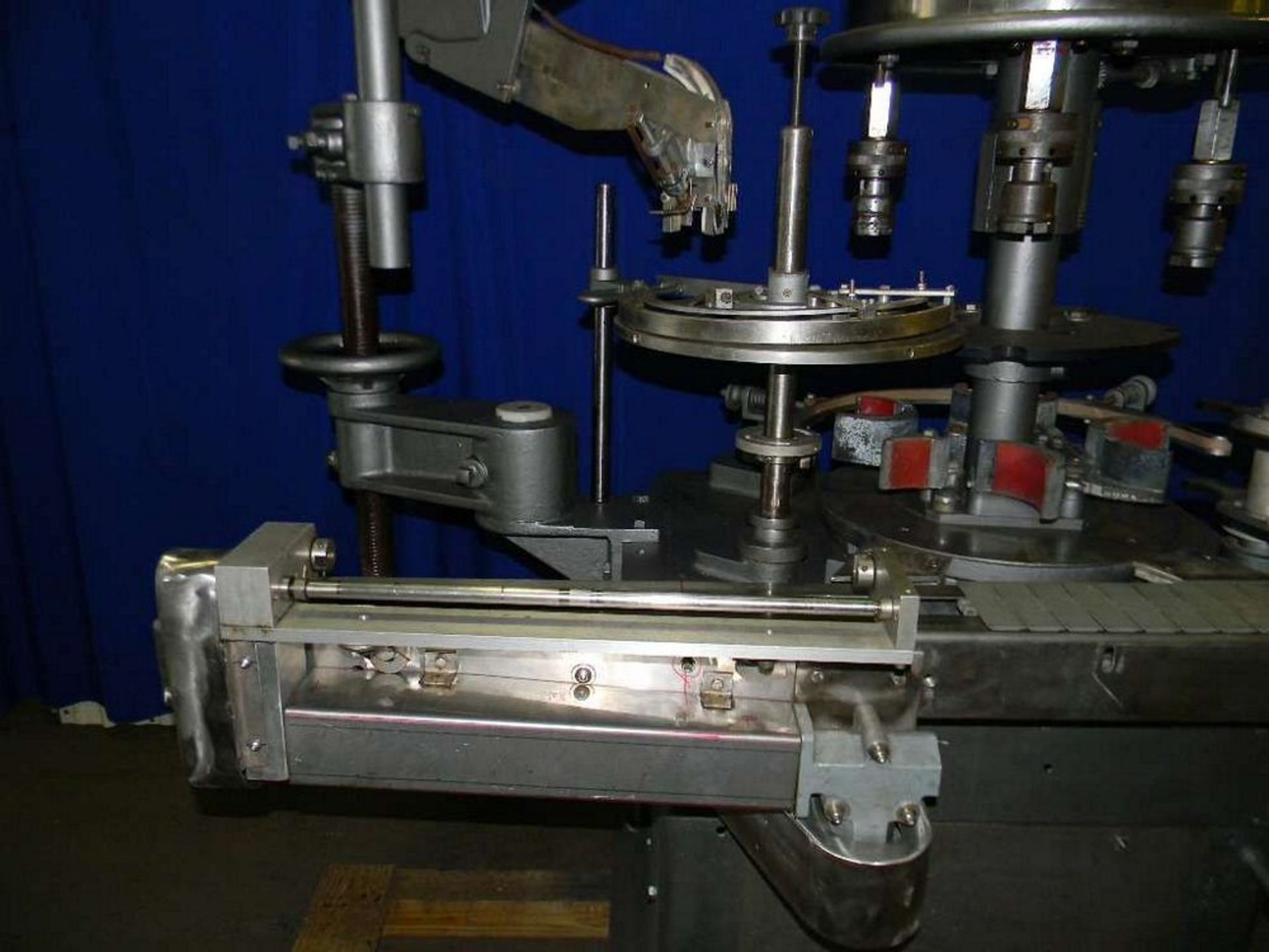 Qty (1) Consolidated D4FA 4 Head Rotary Screw Capper - Consolidated Model D4FA Rotary Screw Capper - - Image 4 of 5