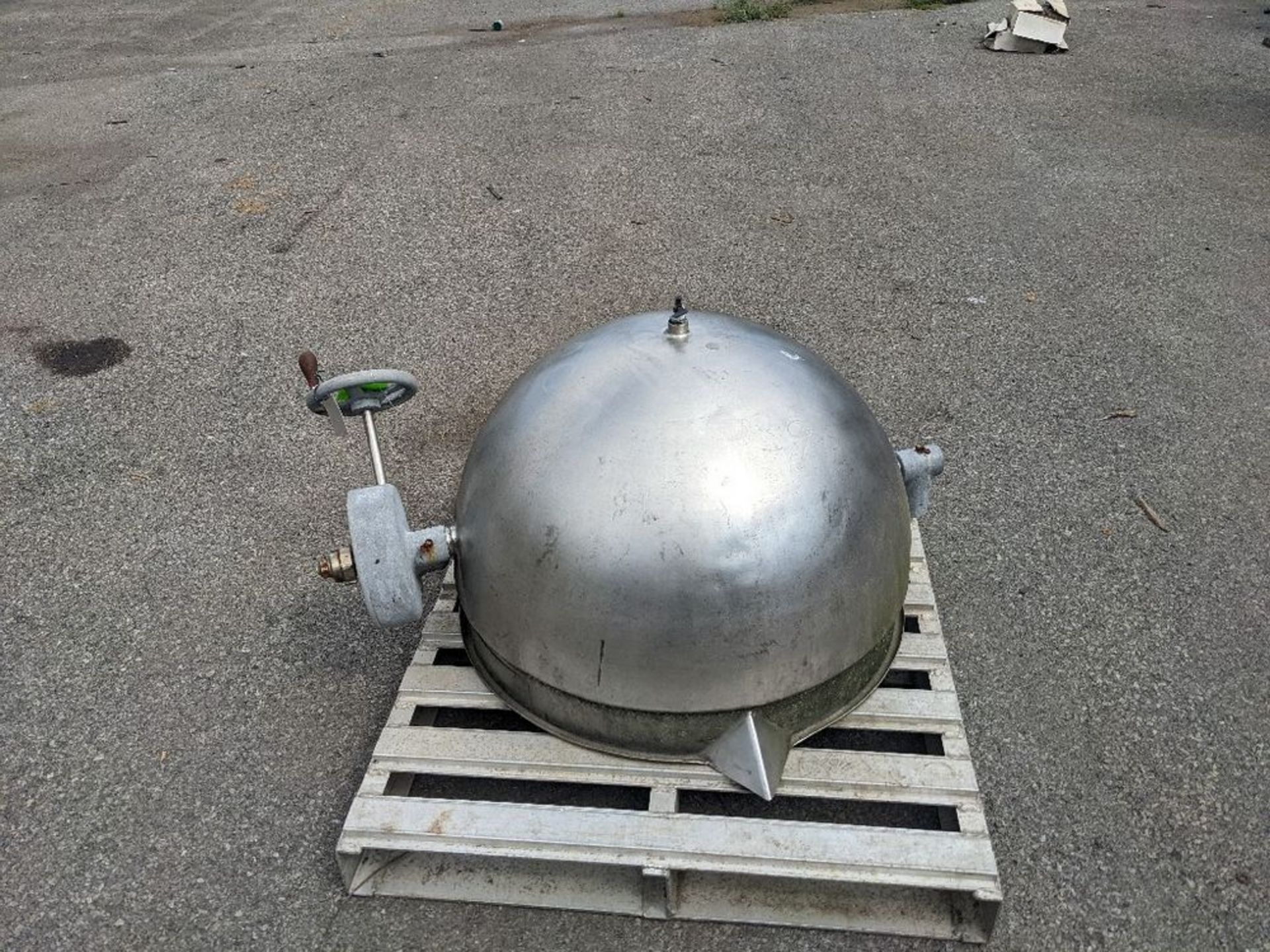 Qty (1) Hubbert 40 Gallon Jacketed Kettle - 40 gallon all stainless steel tilt kettle. - Jacketed to - Image 2 of 3