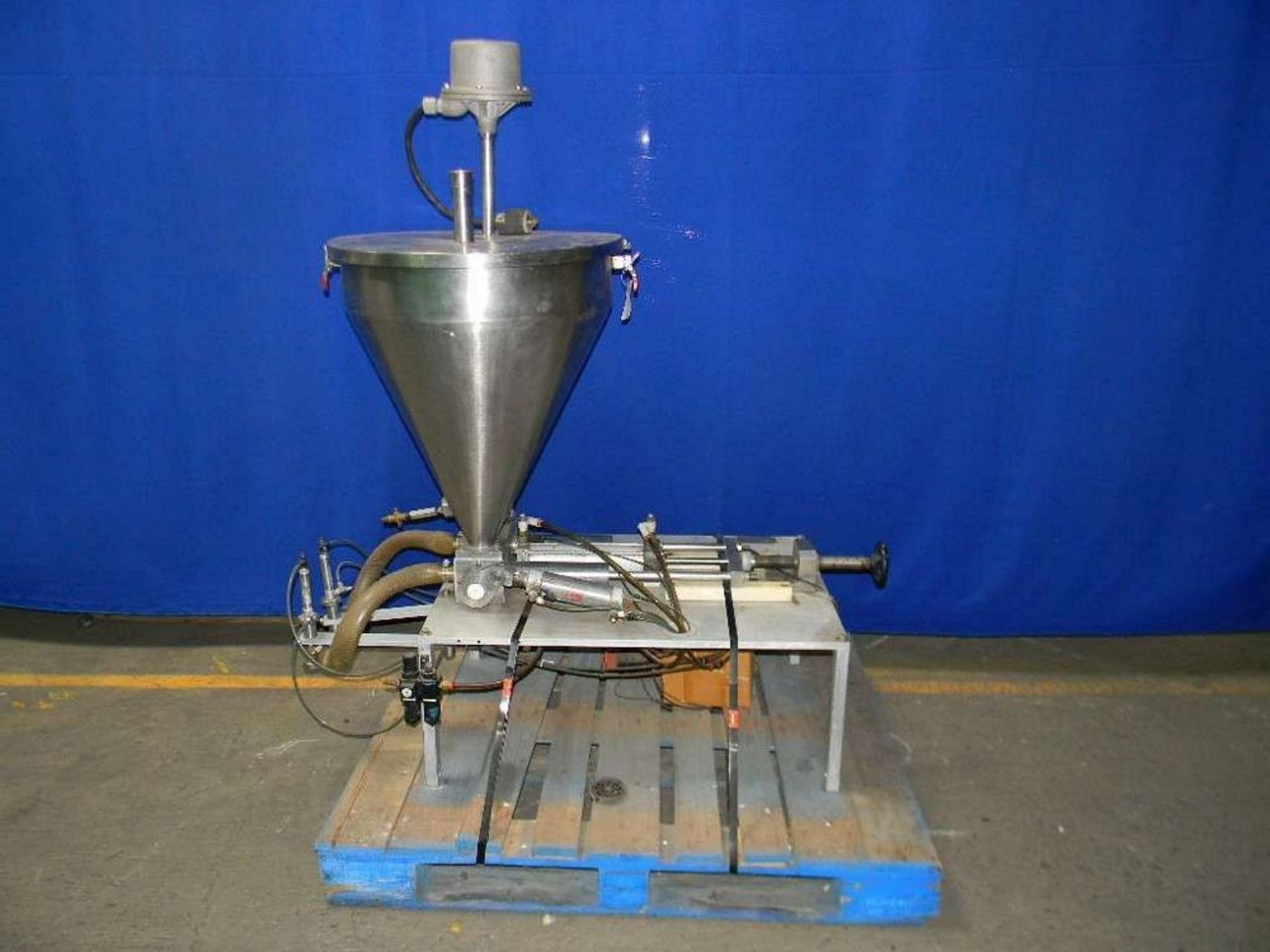 Qty (1) Geyer Semi Automatic Twin Piston Filler - Platform mounted Geyer twin piston Filler - 16