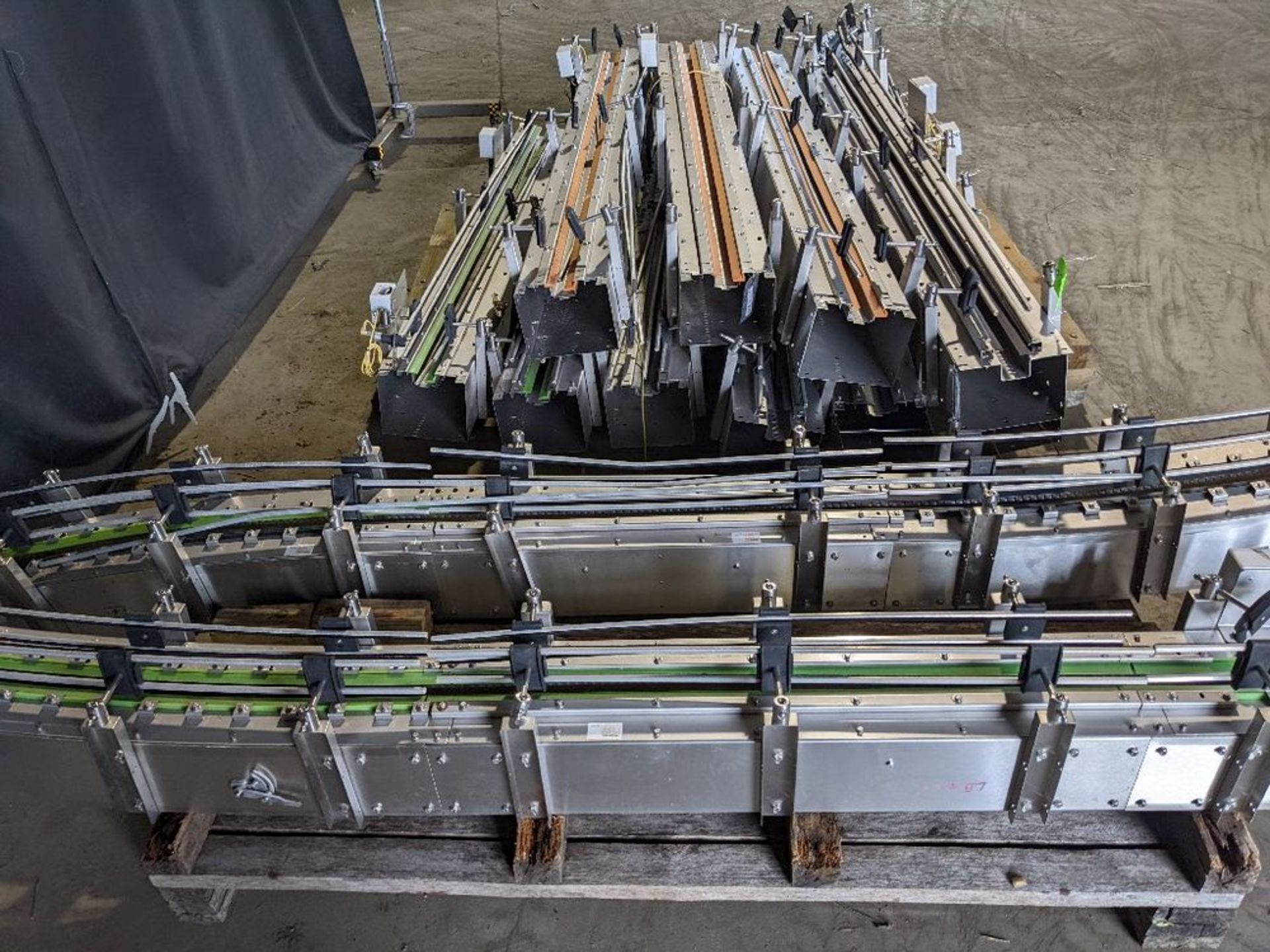 Lot of Ling Systems Air Conveyor - 2 skids - Skid 1: 135"L w/ °45 Turn; 108"L; 105"L; 1 03"L; (2) - Image 5 of 5