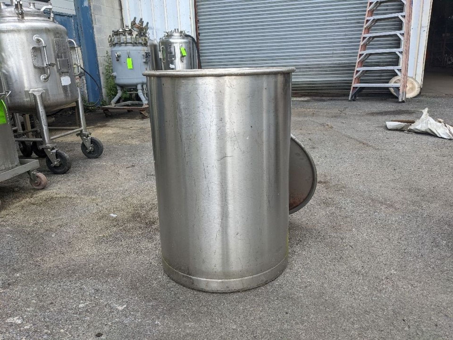Qty (1) Stainless Steel 55 gallon Tank - SS Tank w/ clamp on lid. 24' D x 34' tall - No Bottom - Image 3 of 4