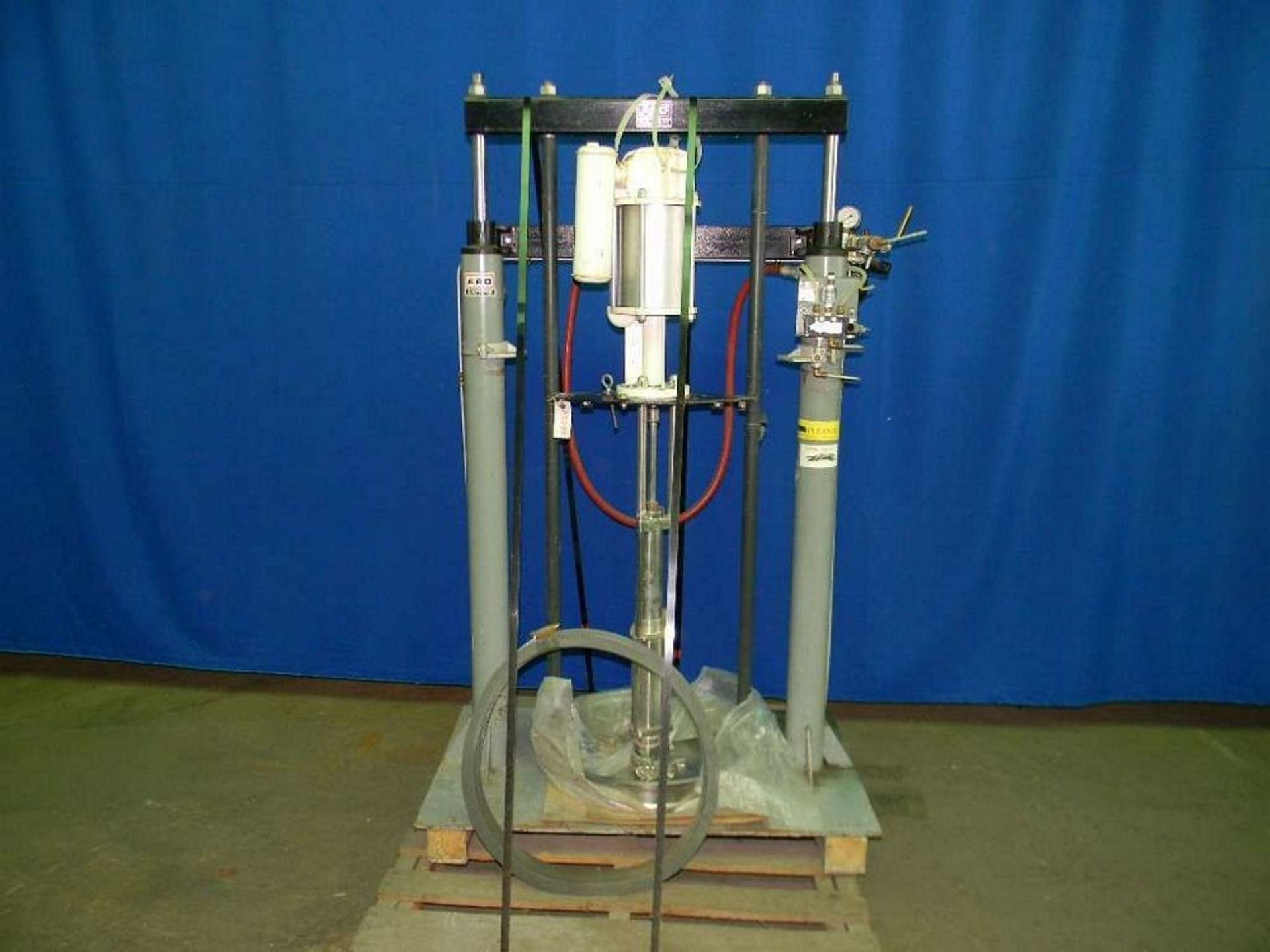 Qty (1) Pneumatic Drum Unloader - Sanitary - Pneumatic driven drum pump. - 22' diameter plunger with - Image 4 of 7