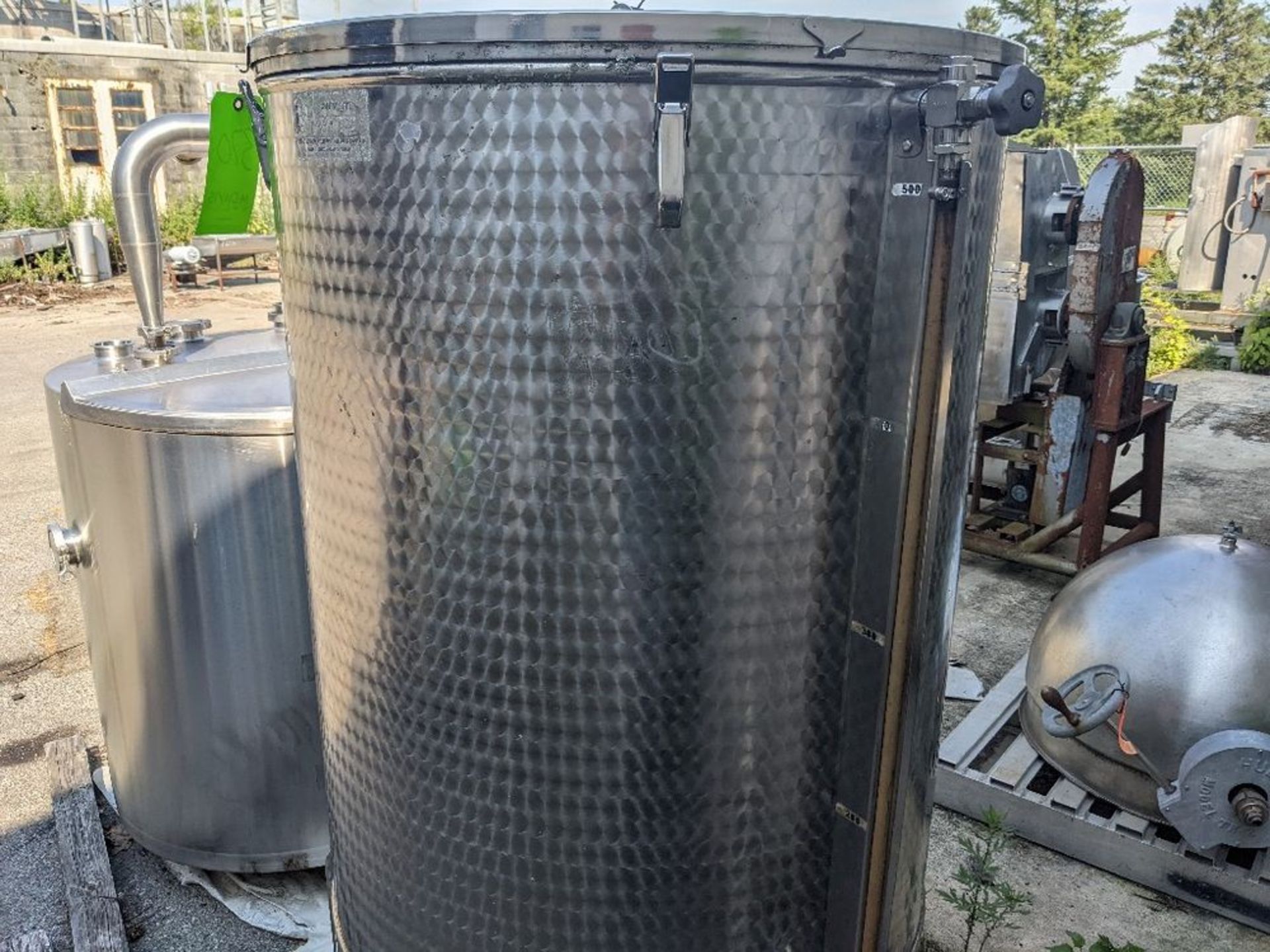 Qty (1) Brevetti 150 Gallon Open Top Tank - Portable stainless steel open top tank w/ lid. - 32' - Image 2 of 4