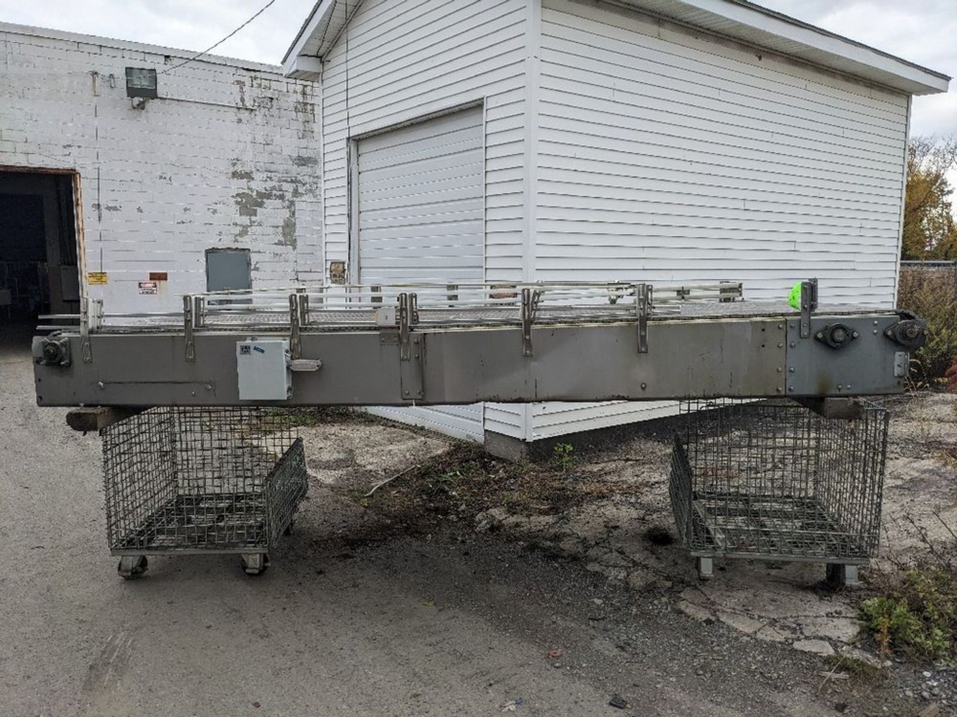 Qty (1) Large Container Accumulation Bed - Matt Top Conveyor - 156" L x 60" W, Model N/A, S/N N/A