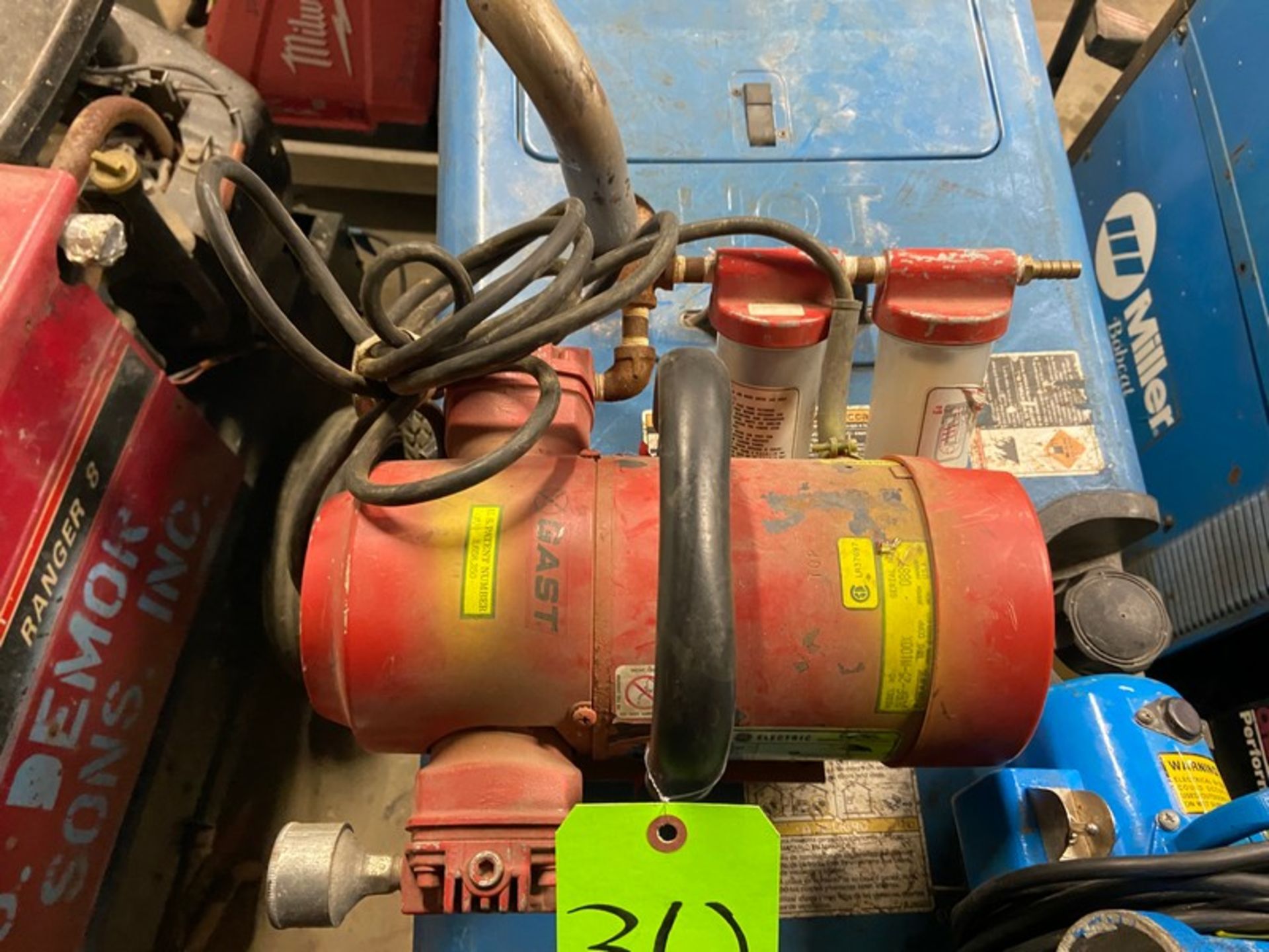 GAST Vaccum Pump, M/N 1UBF-25-M100X, with Power Cord, Includes Pump Head (LOCATED IN MONROEVILLE, - Bild 4 aus 6